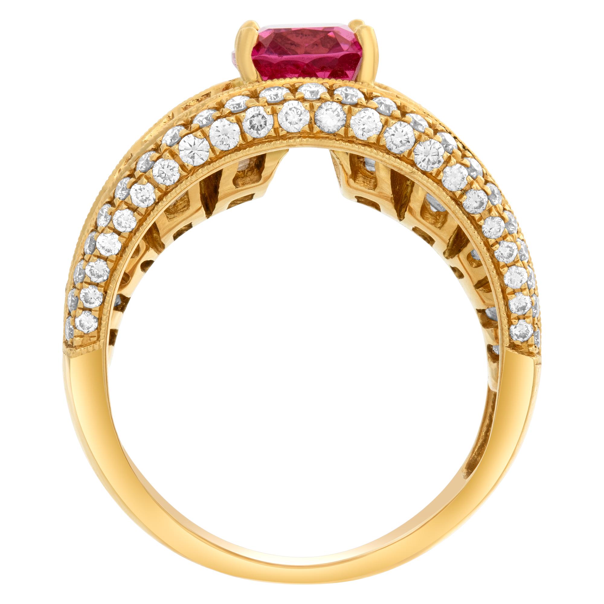 18k Yellow Gold Ring with Oval Brilliant Cut Pink Spinel '2.73 Carats' & Diamond For Sale 1