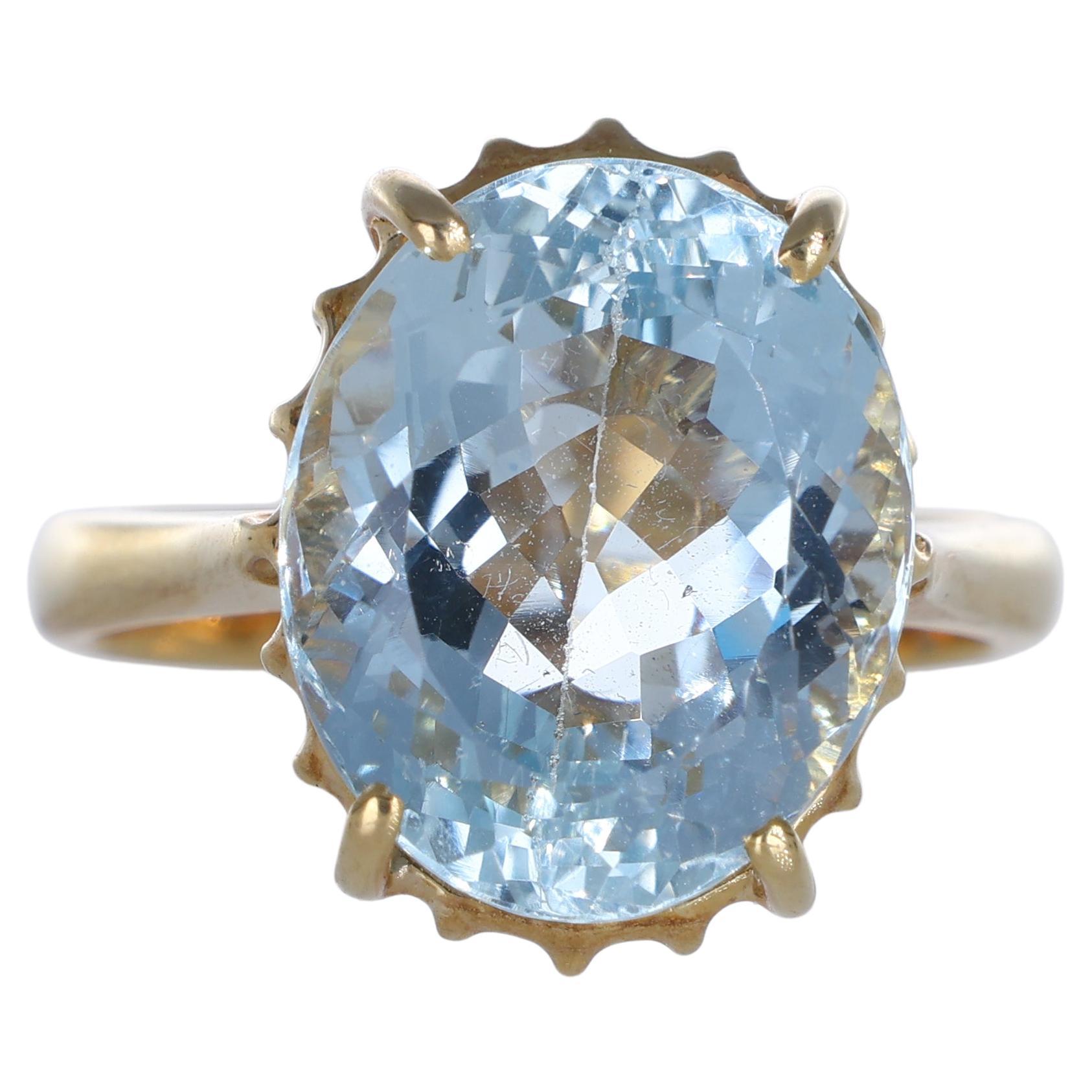 18K Yellow Gold Ring with Oval-Cut Aquamarine