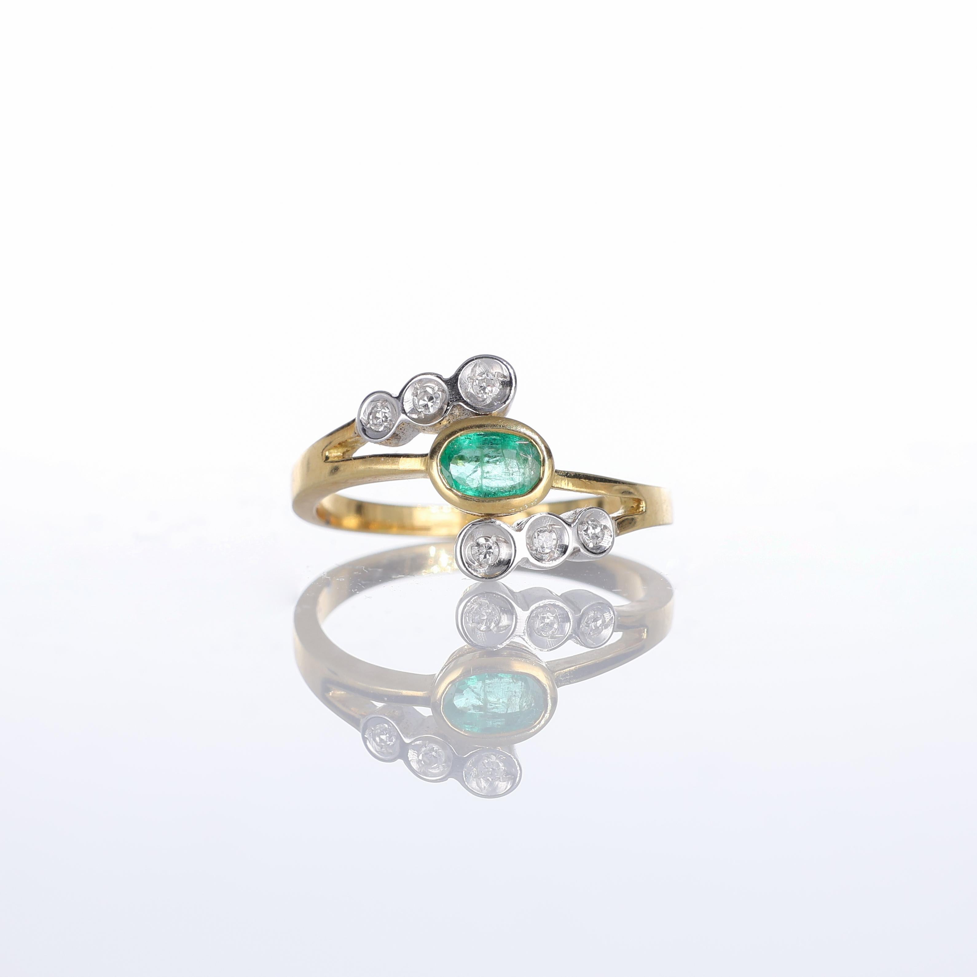 NOTE IMPORTANTE :
✔ Aucun coût supplémentaire ne sera ajouté à cette commande.
✔ Les frais d'expédition et de douane sont entièrement à notre charge.
--------------------
Élégante bague en or jaune 18k ornée d'une émeraude ovale centrale pesant 0,14