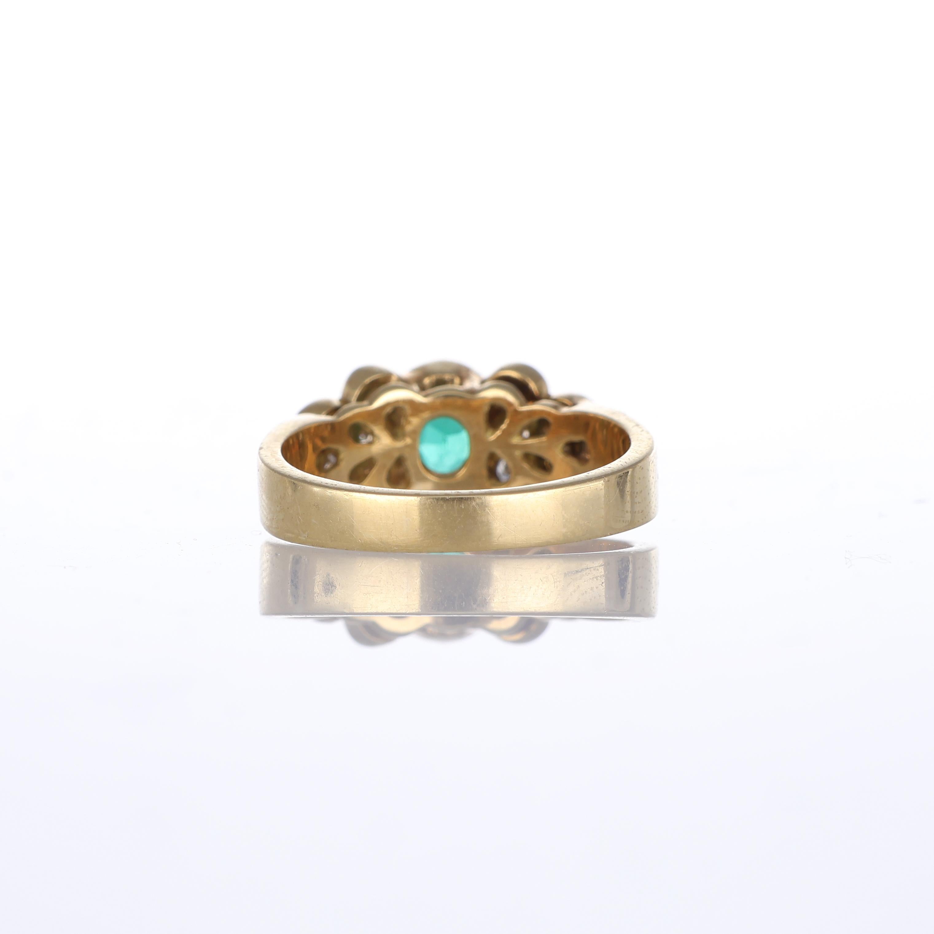 Women's or Men's 18k Yellow Gold Ring with Oval Emerald and Diamonds For Sale