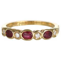 18k Yellow Gold Ring with Oval Rubies and Brilliant-Cut Diamonds