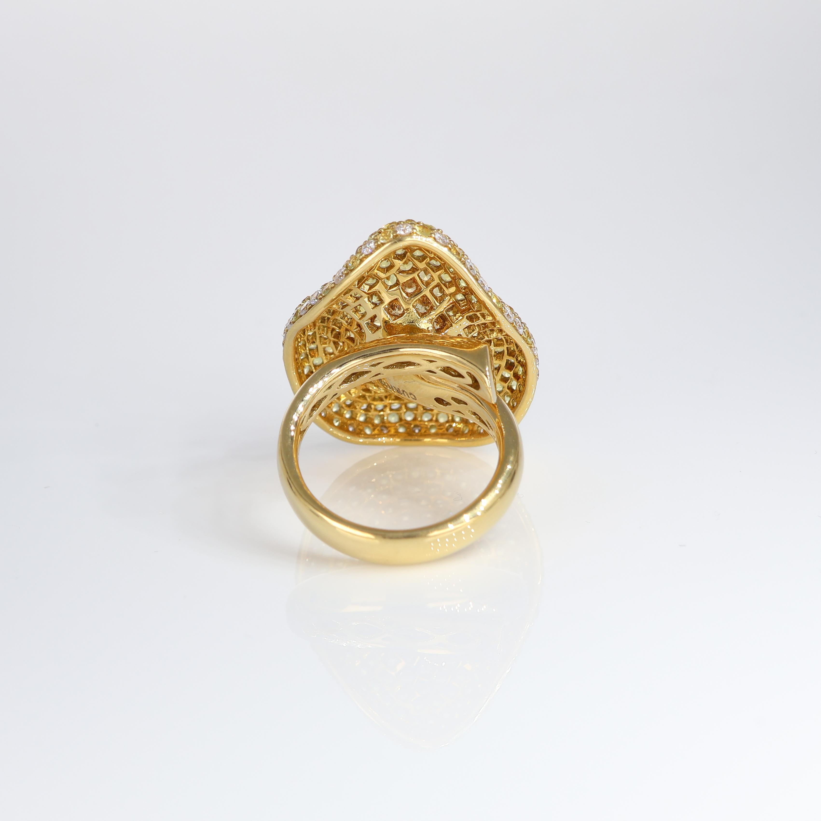 Bague en or jaune 18 carats avec citrine taille poire, saphirs naturels et diamants blancs en vente 1
