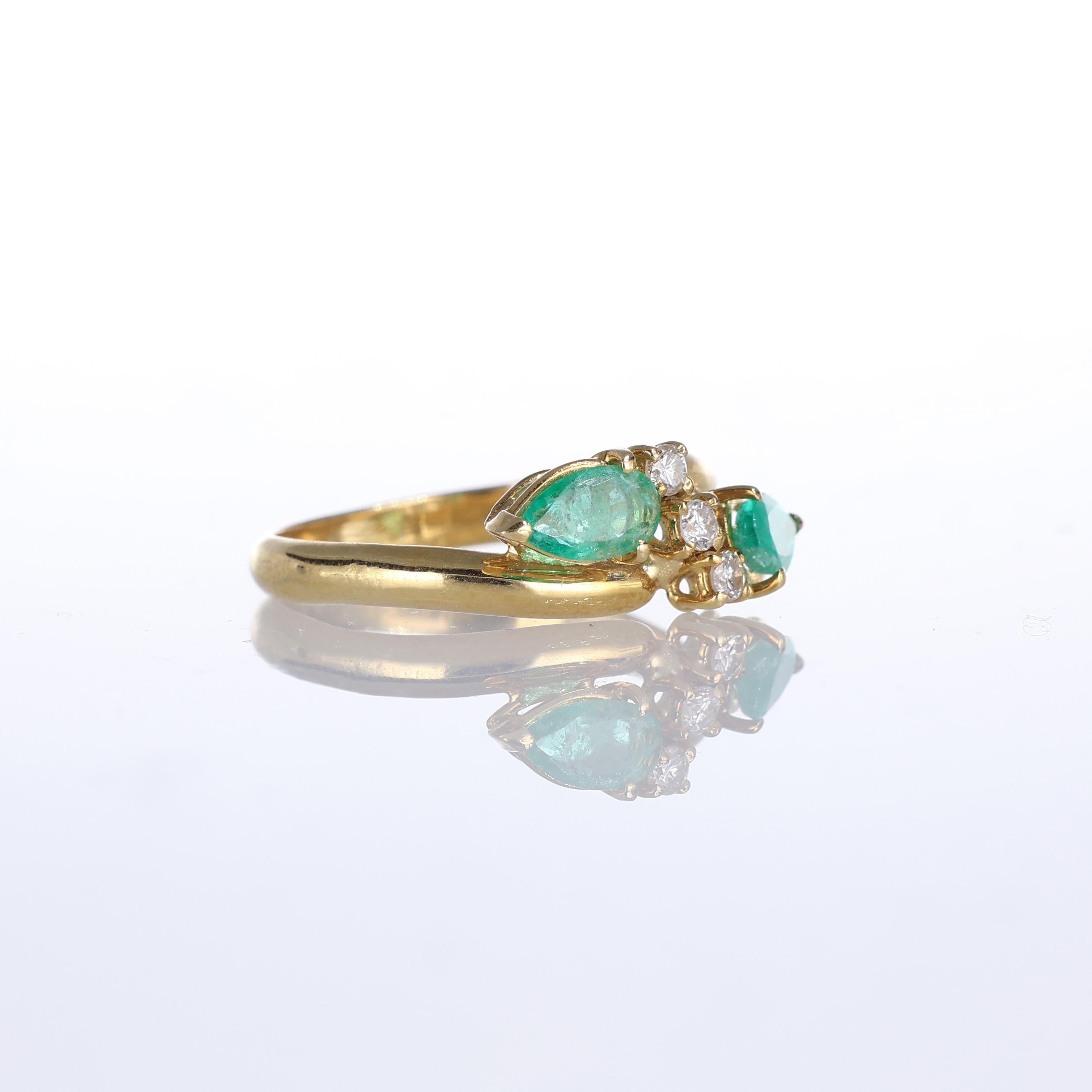 Brilliant Cut 18k Yellow Gold Ring with Pear-Cut Emeralds and Diamonds For Sale