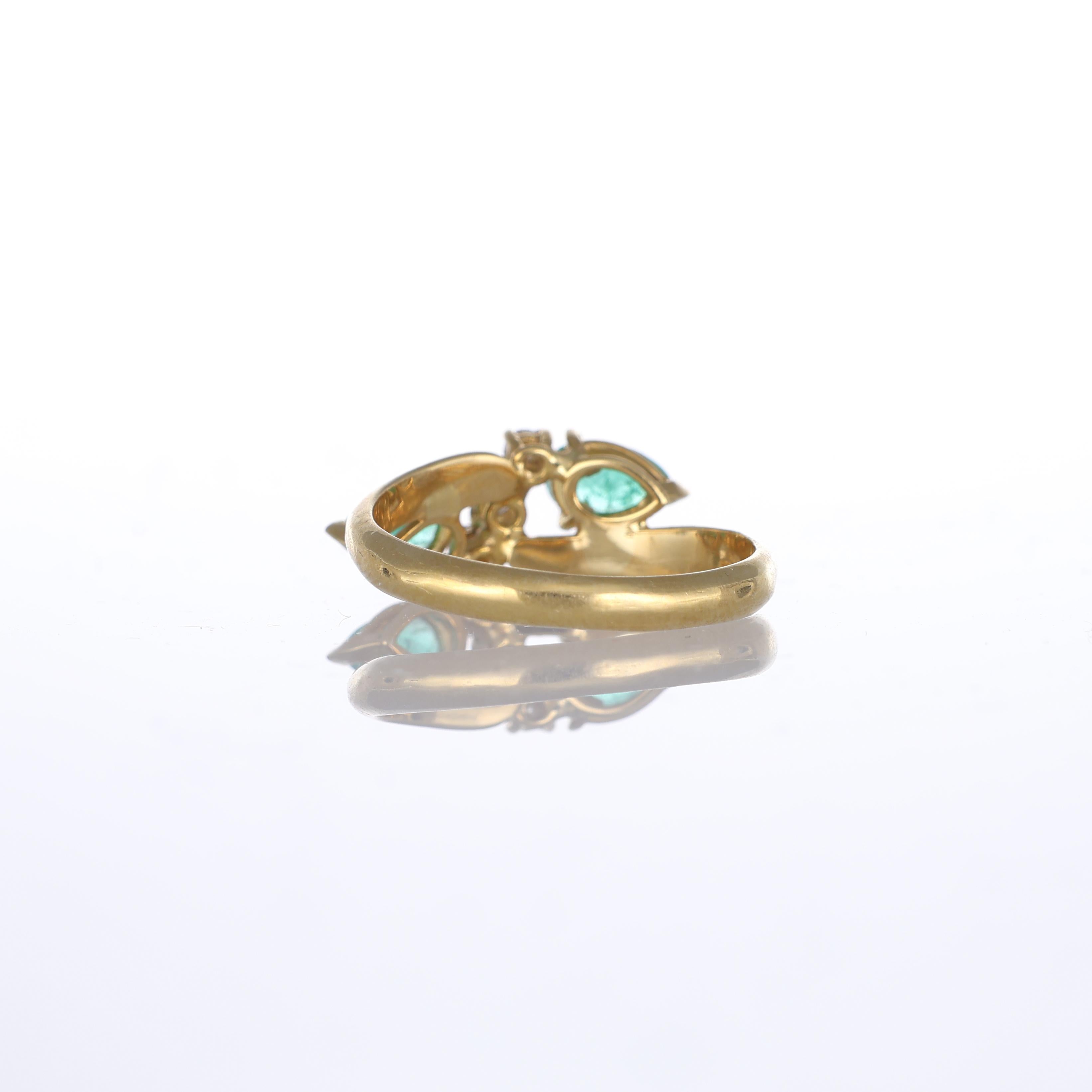 Women's or Men's 18k Yellow Gold Ring with Pear-Cut Emeralds and Diamonds For Sale