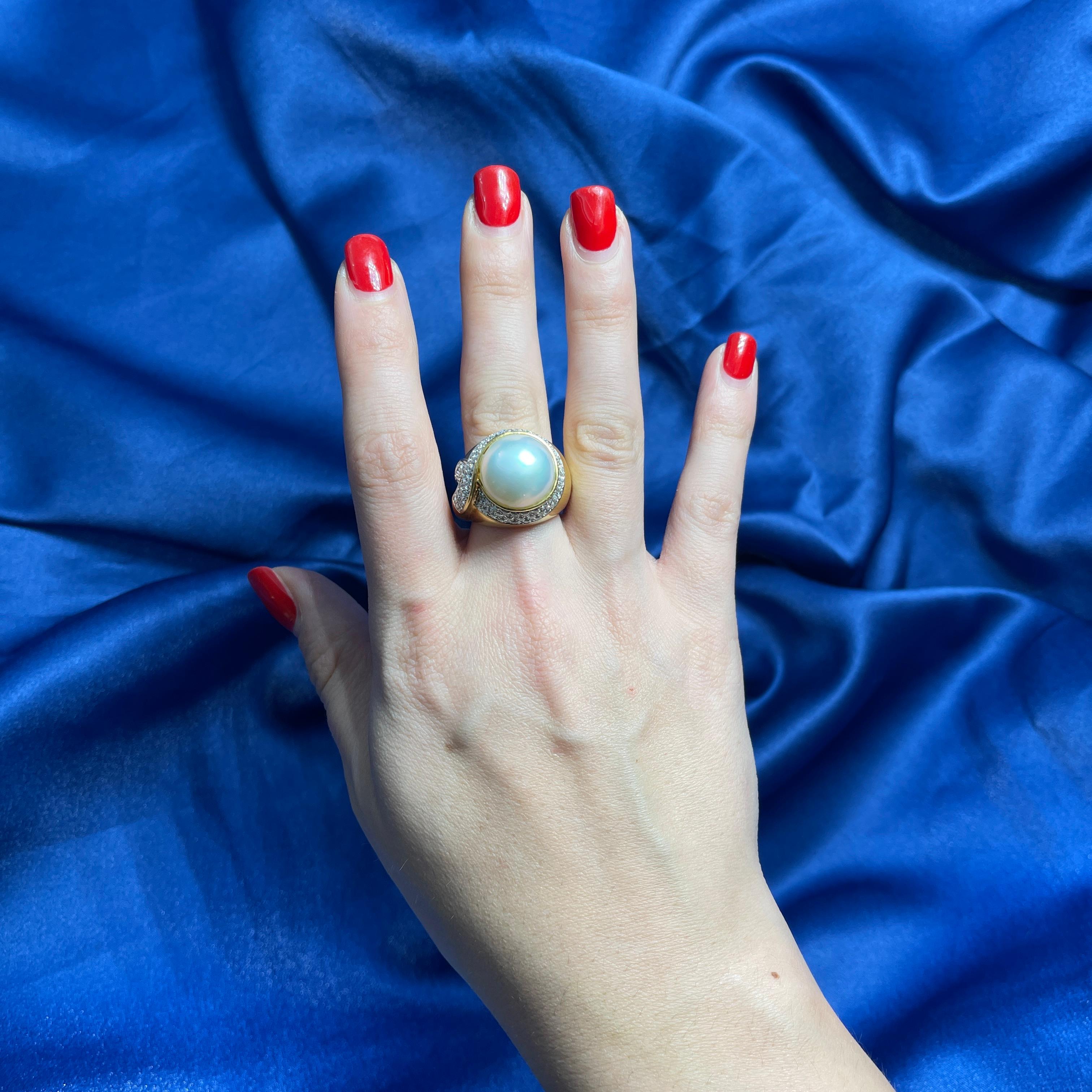 18K Yellow Gold Ring with Pearl and Diamond Pavé For Sale 1