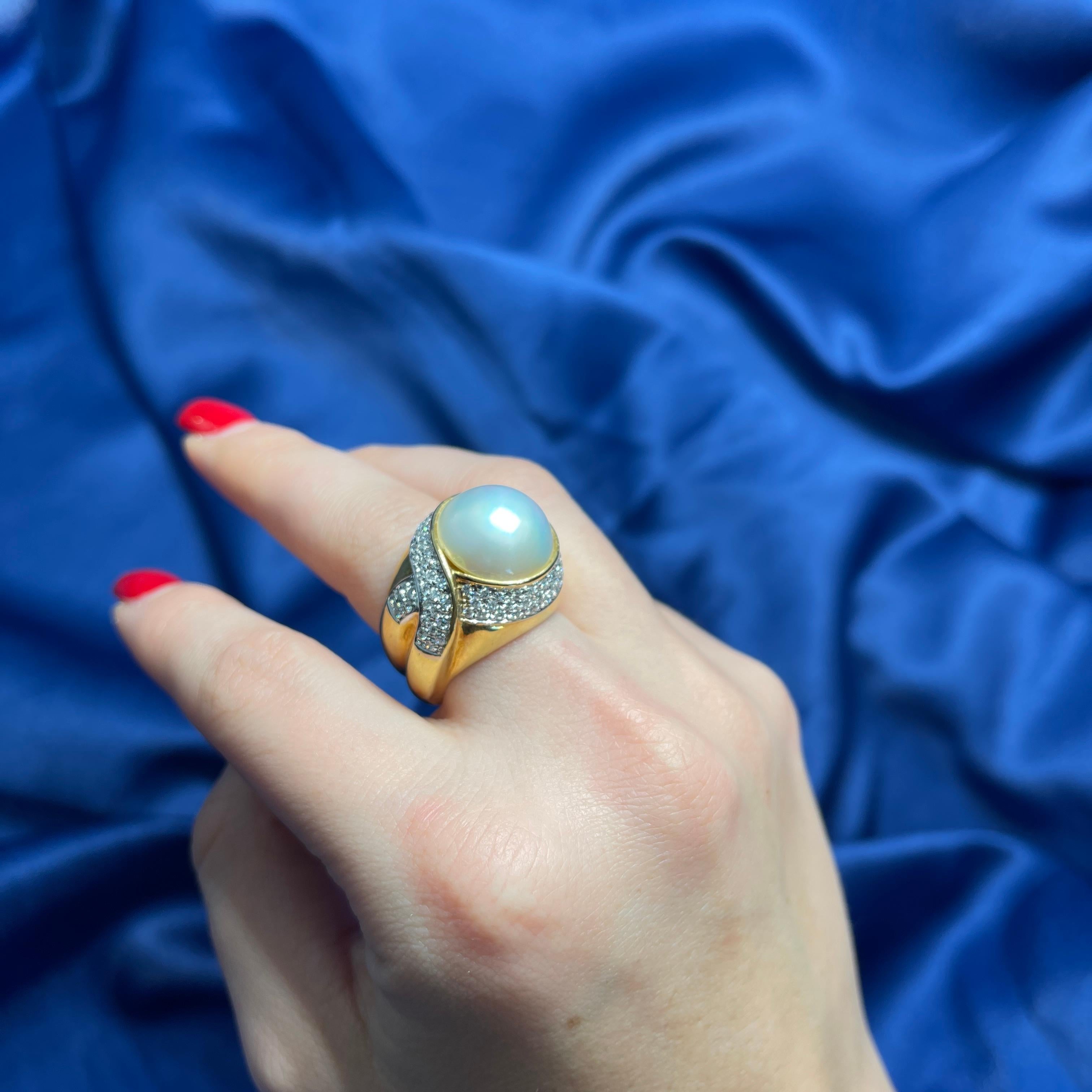 18K Yellow Gold Ring with Pearl and Diamond Pavé For Sale 2