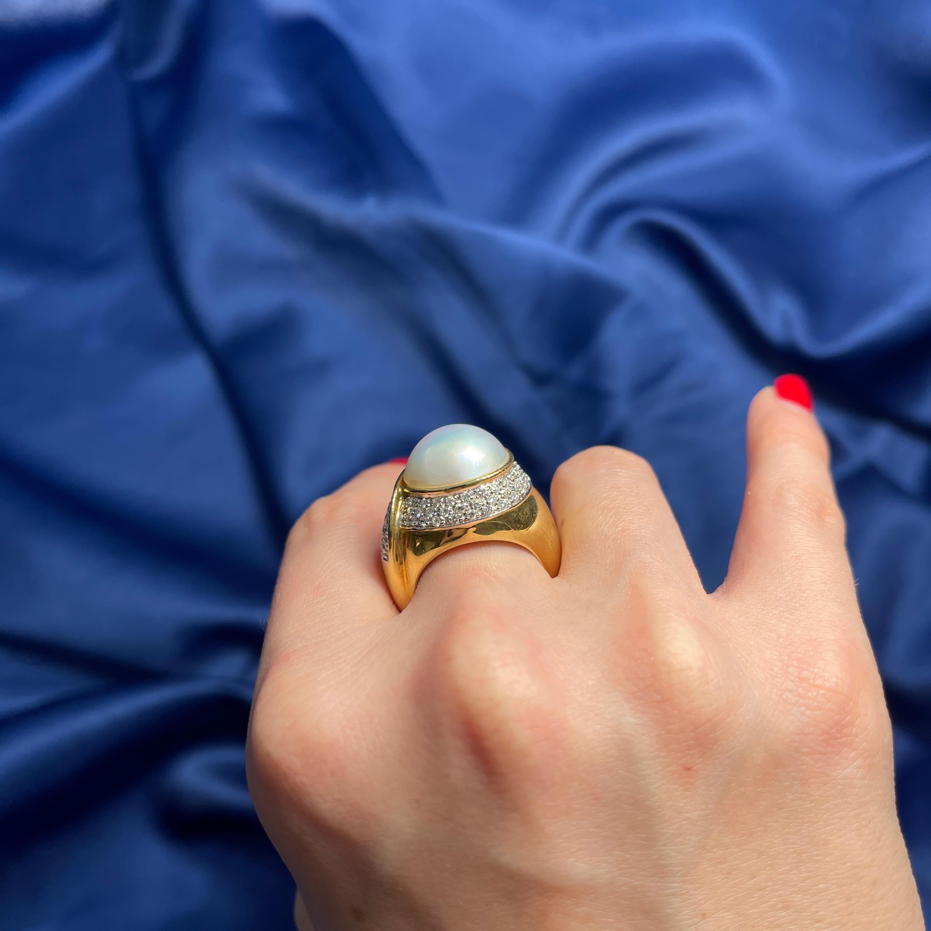 18K Yellow Gold Ring with Pearl and Diamond Pavé For Sale 4