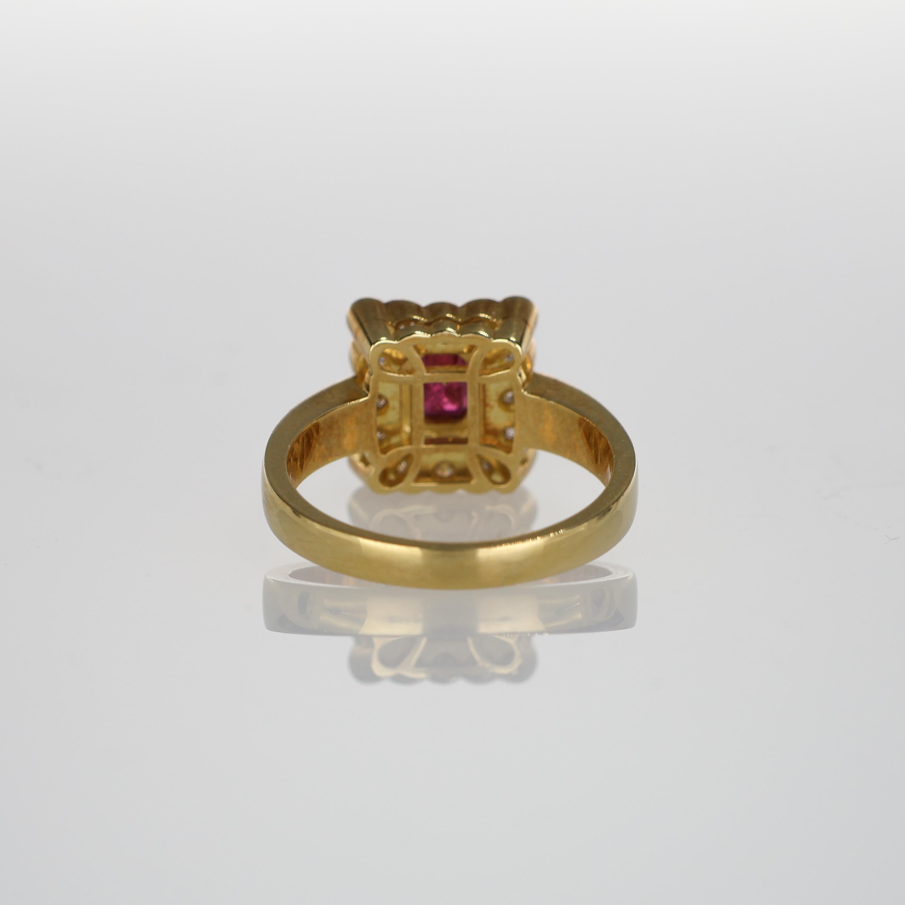 Women's or Men's 18k Yellow Gold Ring with Rectangular-Cut Ruby and Natural Diamond Halo For Sale