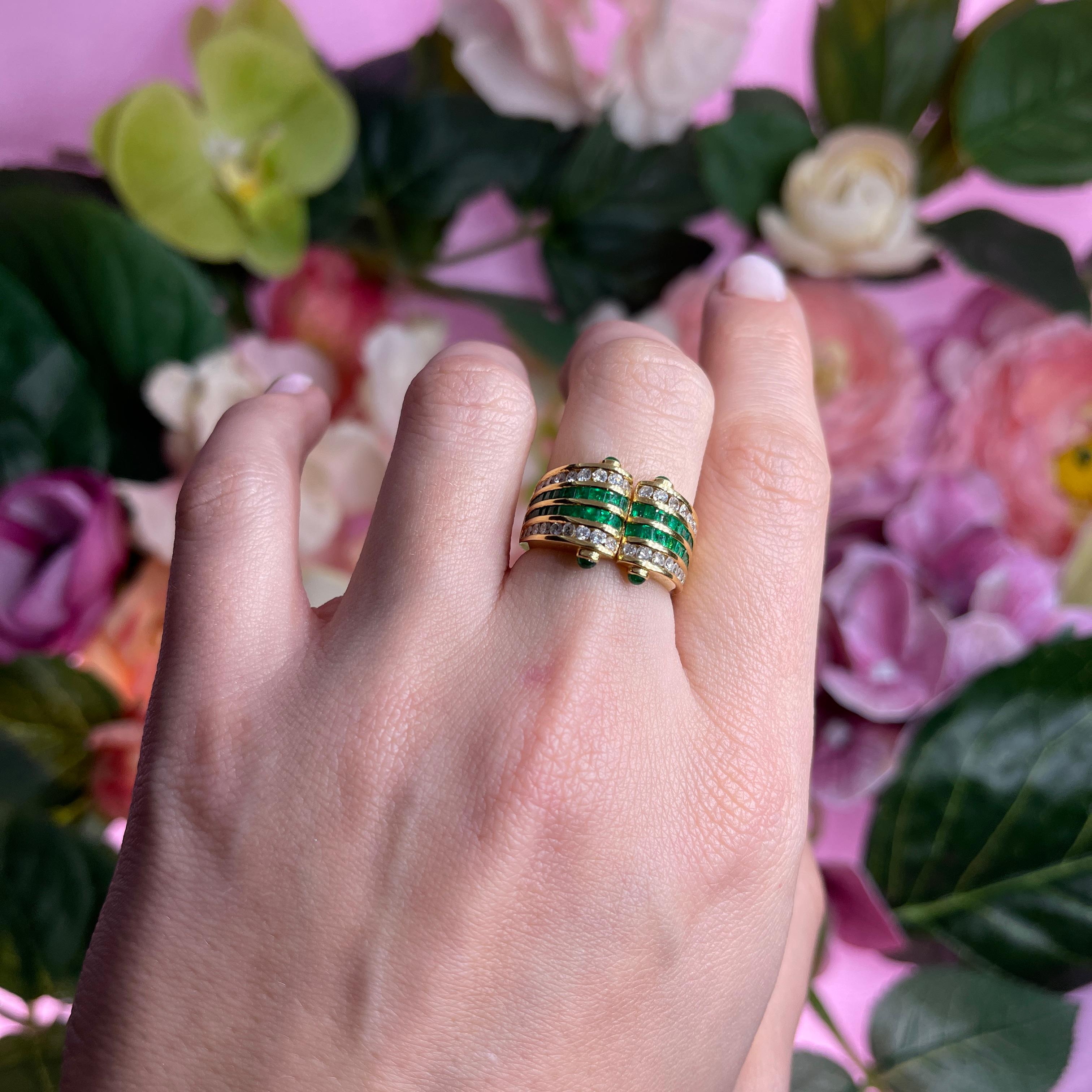 18k Yellow Gold Ring with Rows of Diamonds and Emeralds For Sale 3