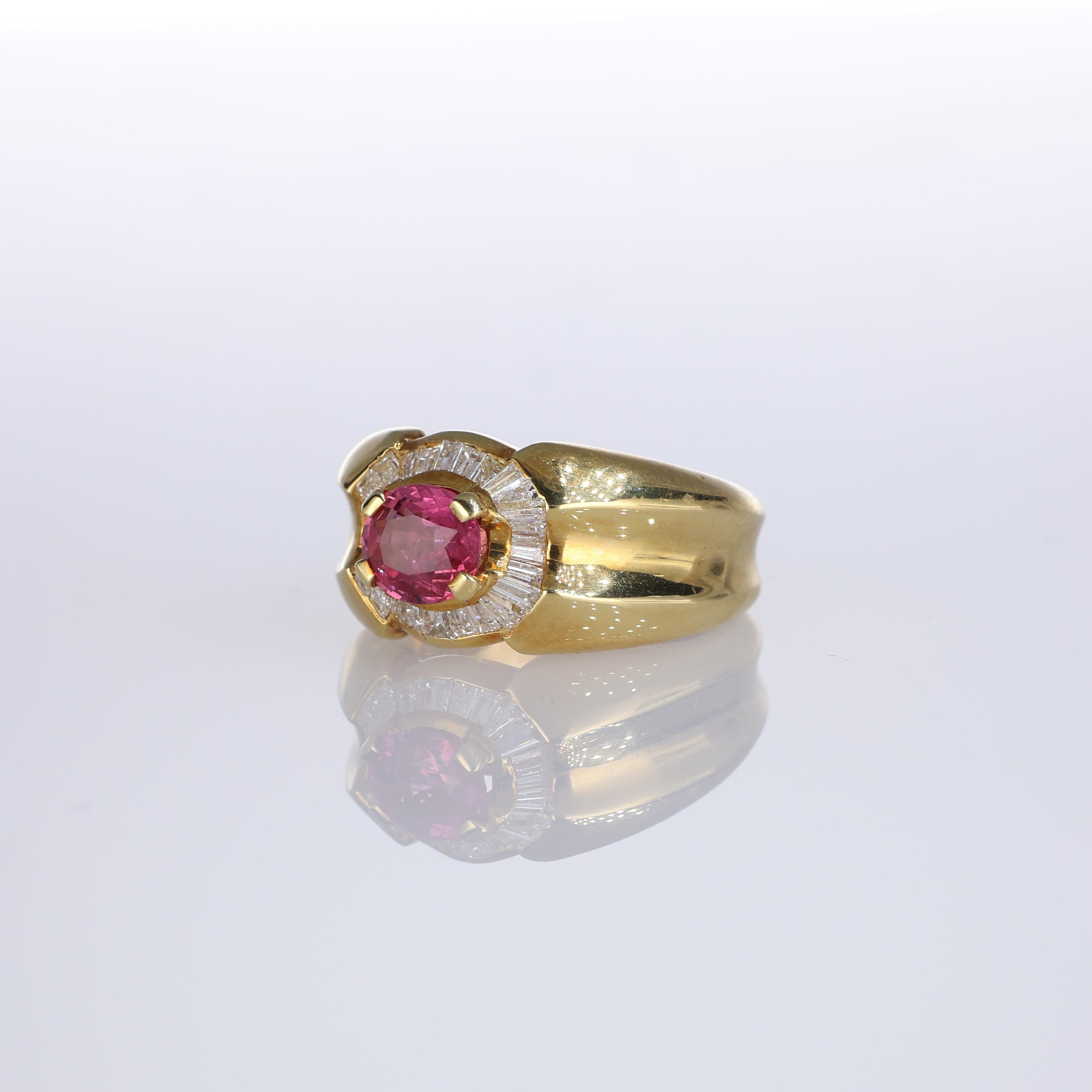18K Yellow Gold Ring with Ruby and Baguette Diamonds In New Condition For Sale In Bergamo, BG