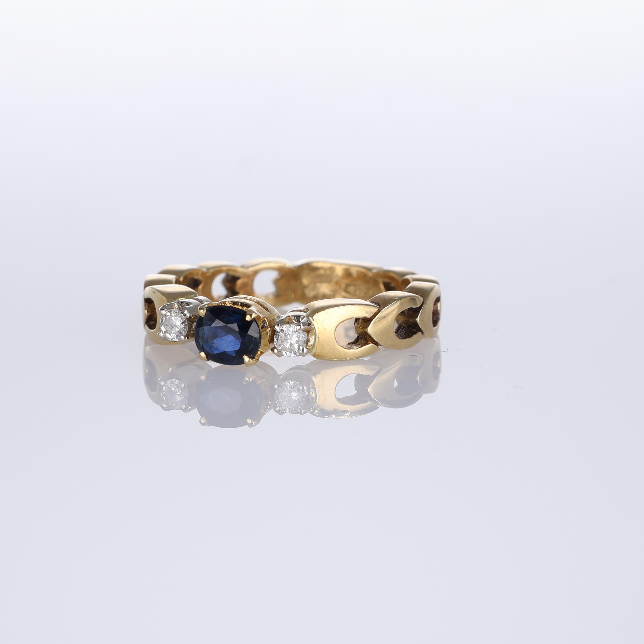 18K Yellow Gold Ring with Sapphire and Diamonds In New Condition For Sale In Bergamo, BG