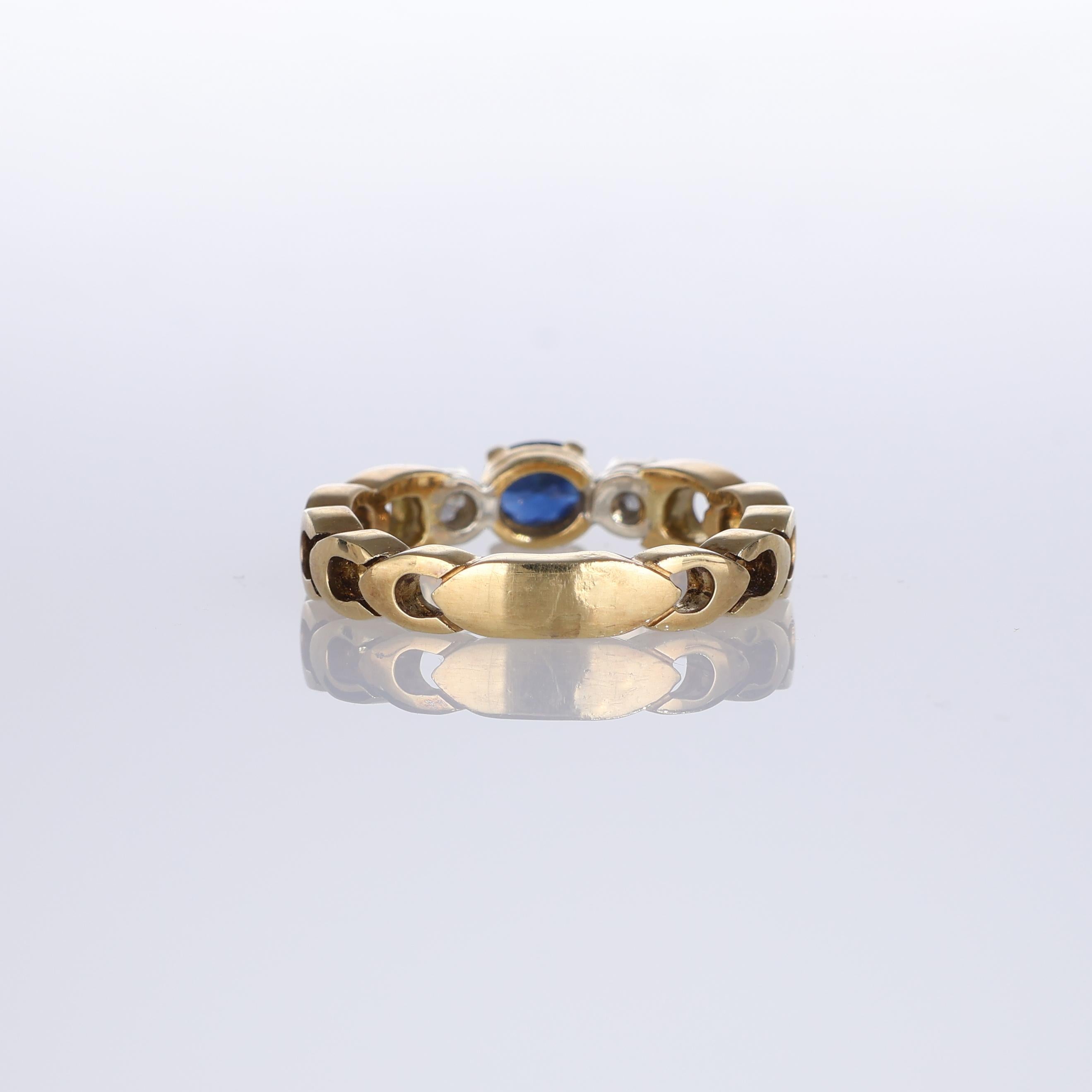 Women's or Men's 18K Yellow Gold Ring with Sapphire and Diamonds For Sale