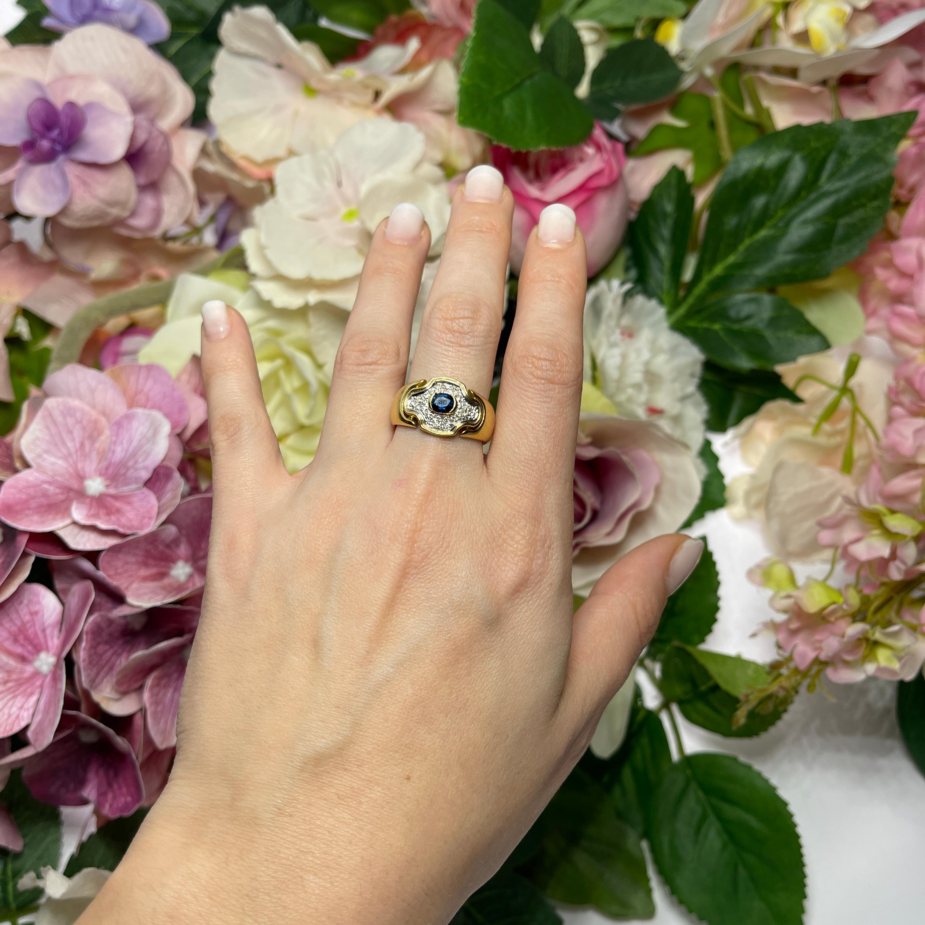 Bague en or jaune 18 carats avec saphir et diamants en vente 1