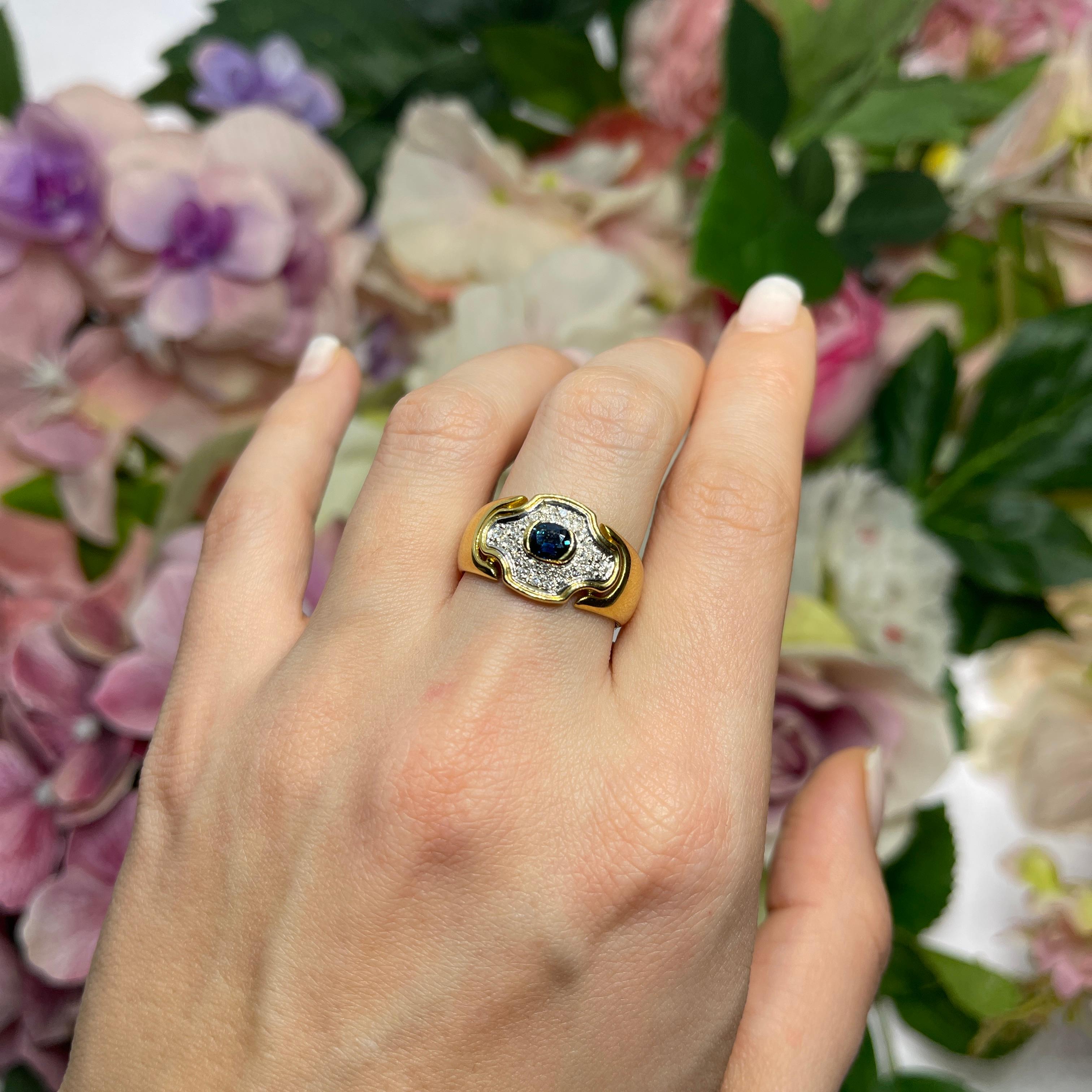 Bague en or jaune 18 carats avec saphir et diamants en vente 2