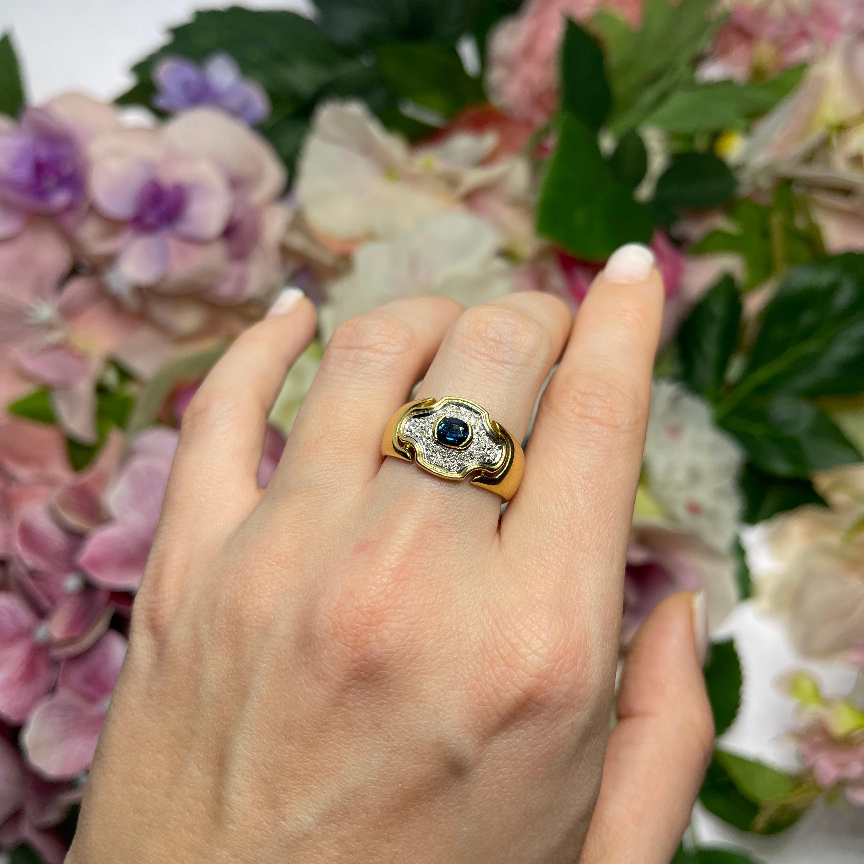 Bague en or jaune 18 carats avec saphir et diamants en vente 3