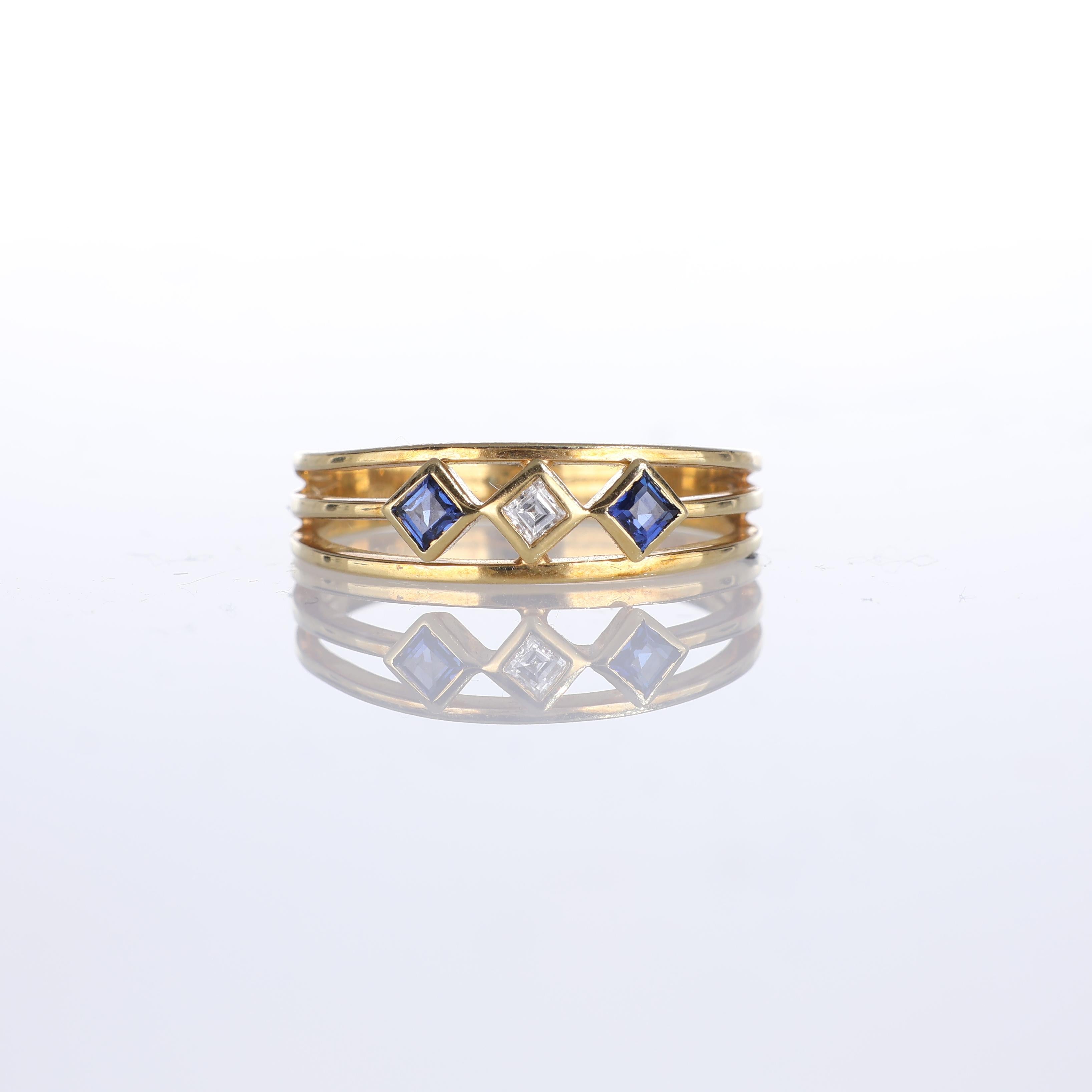 IMPORTANT NOTE:
✔ No additional costs will be added to this order.
✔ Shipping and customs duties are fully covered by us.
--------------------
A refined 18k yellow gold ring featuring a minimalist and elegant design. The centerpiece is adorned with