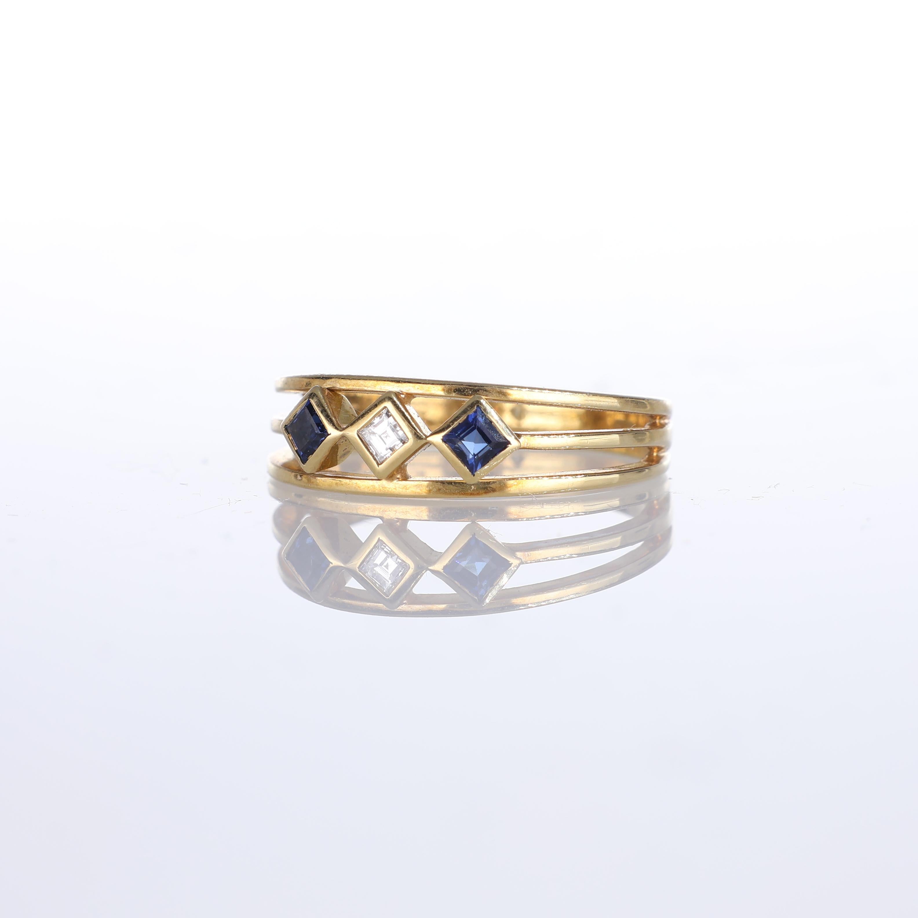 18k Yellow Gold Ring with Sapphires and Diamond In New Condition For Sale In Bergamo, BG