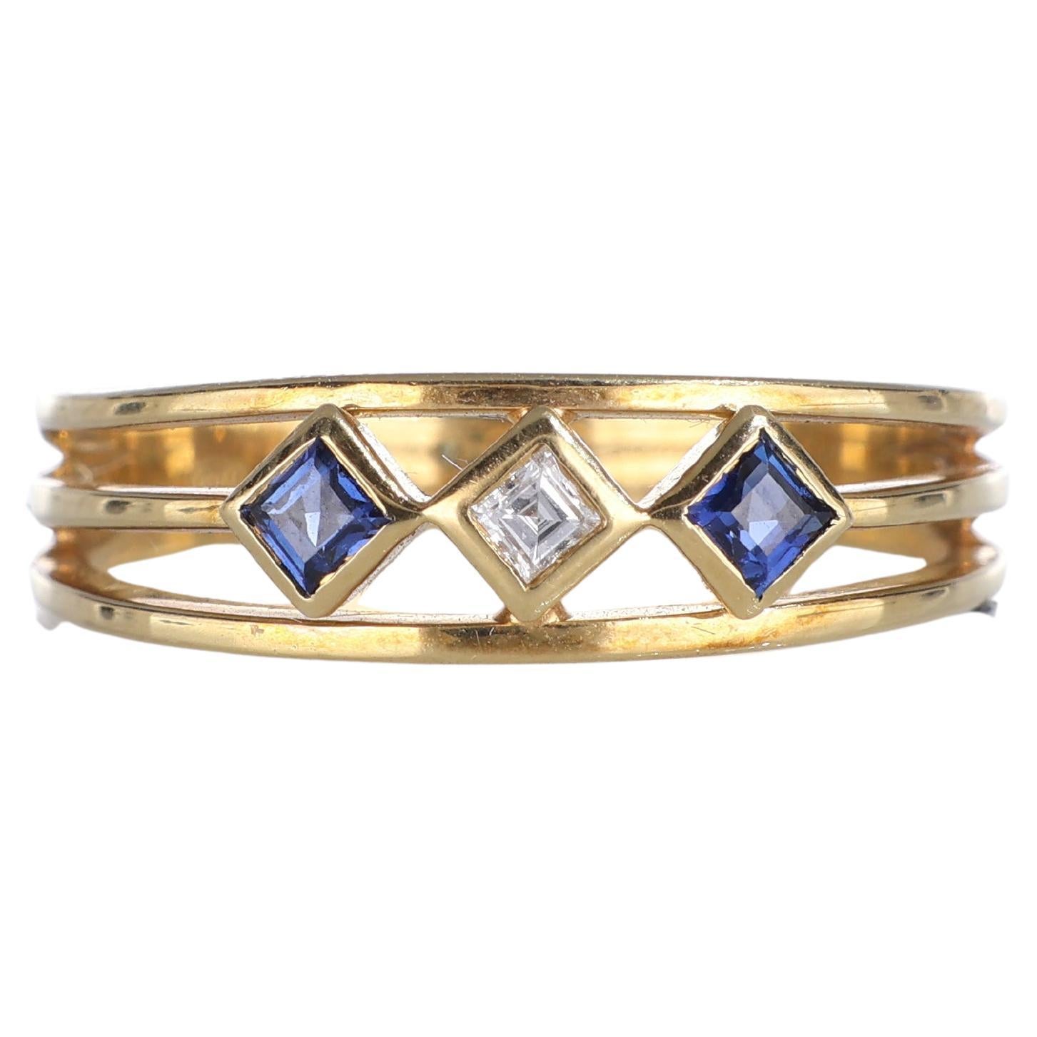 18k Yellow Gold Ring with Sapphires and Diamond For Sale