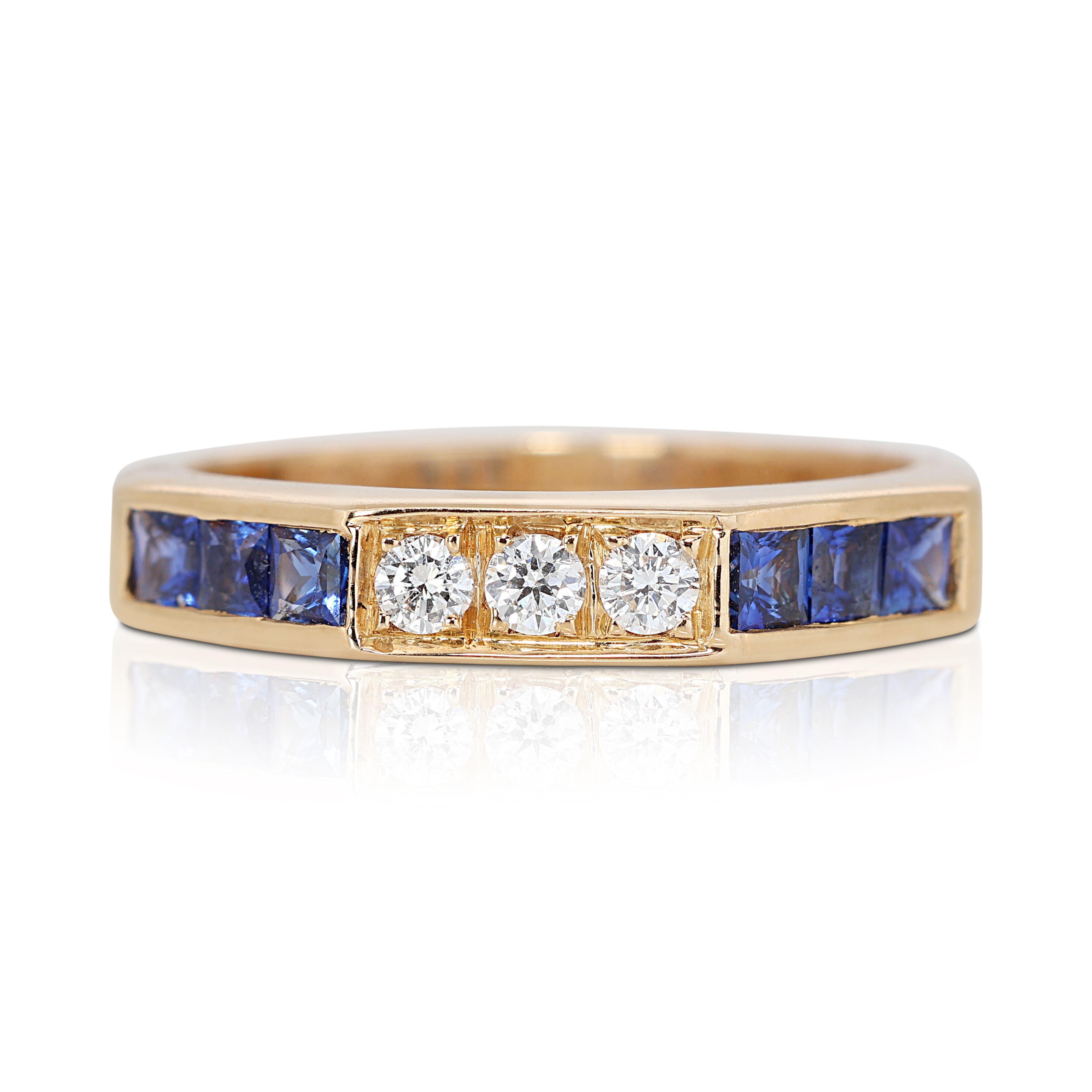 Round Cut 18K Yellow Gold Ring with Sapphires and Diamonds in 0.18ct For Sale