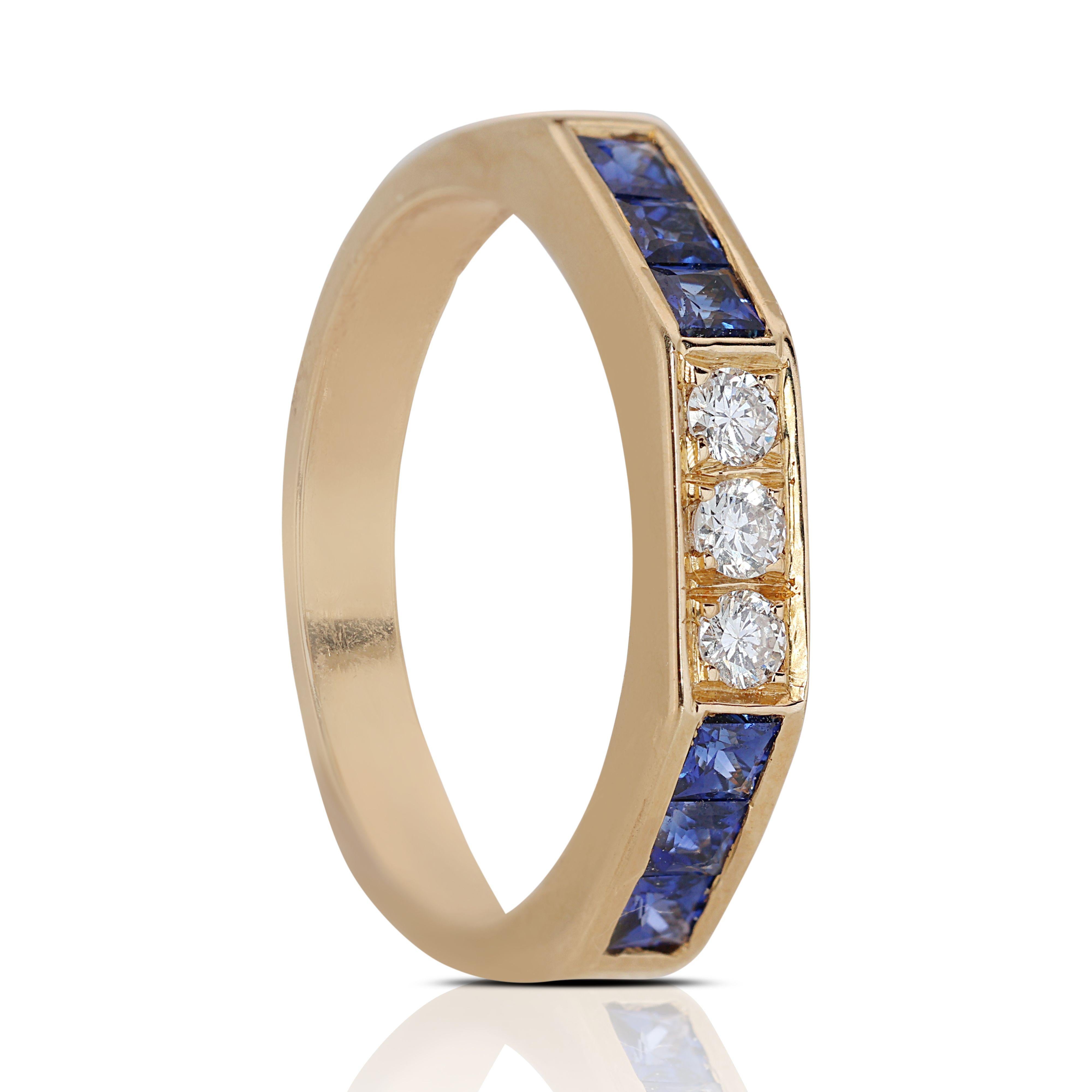 18K Yellow Gold Ring with Sapphires and Diamonds in 0.18ct For Sale 3