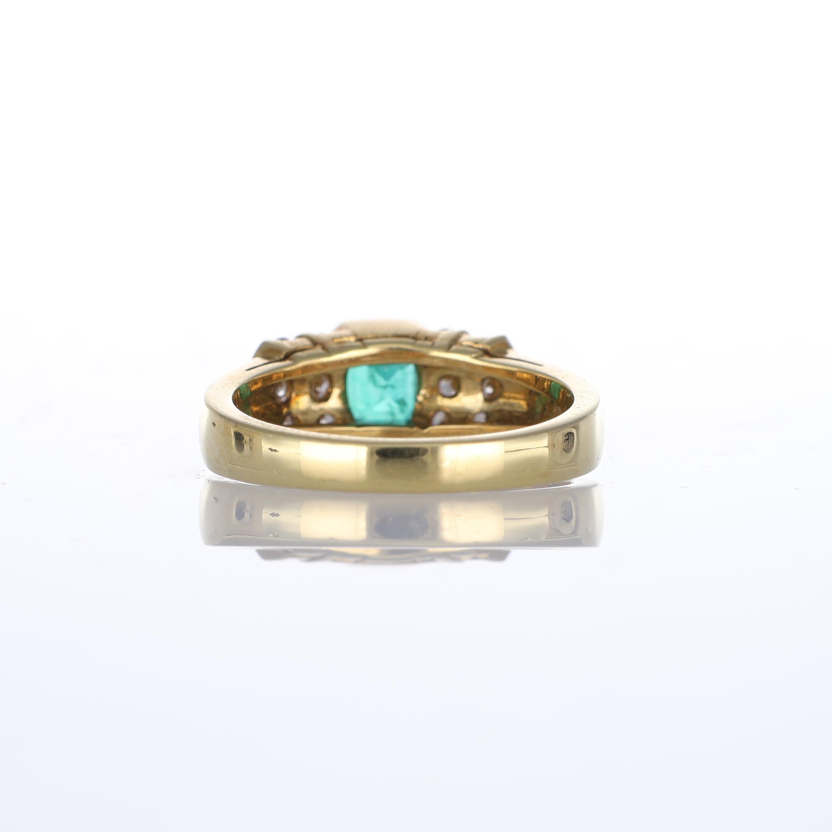 Women's or Men's 18k Yellow Gold Ring with Square-Cut Emerald and Diamond Accents For Sale