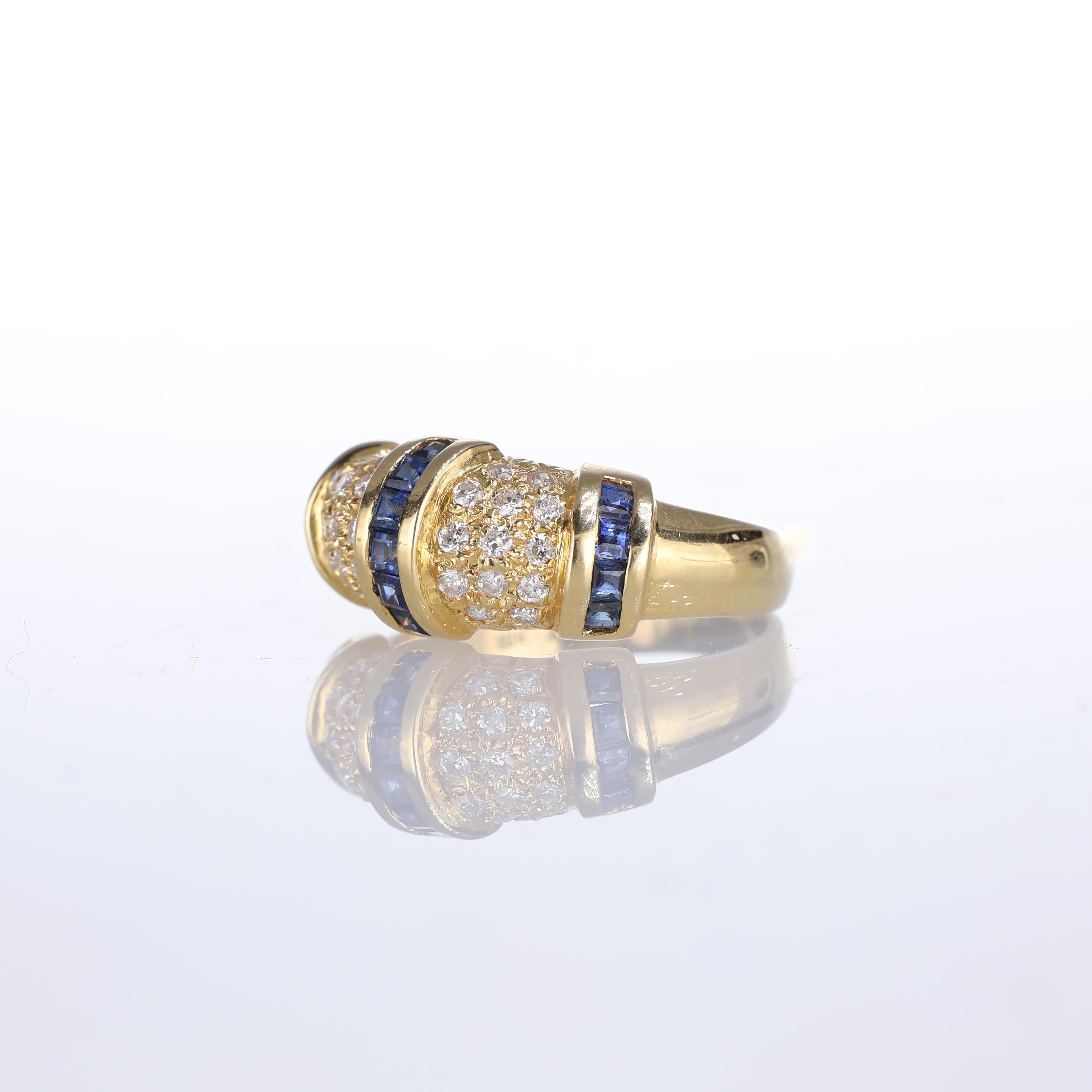18k Yellow Gold Ring with Square-Cut Sapphires and White Diamonds In New Condition For Sale In Bergamo, BG