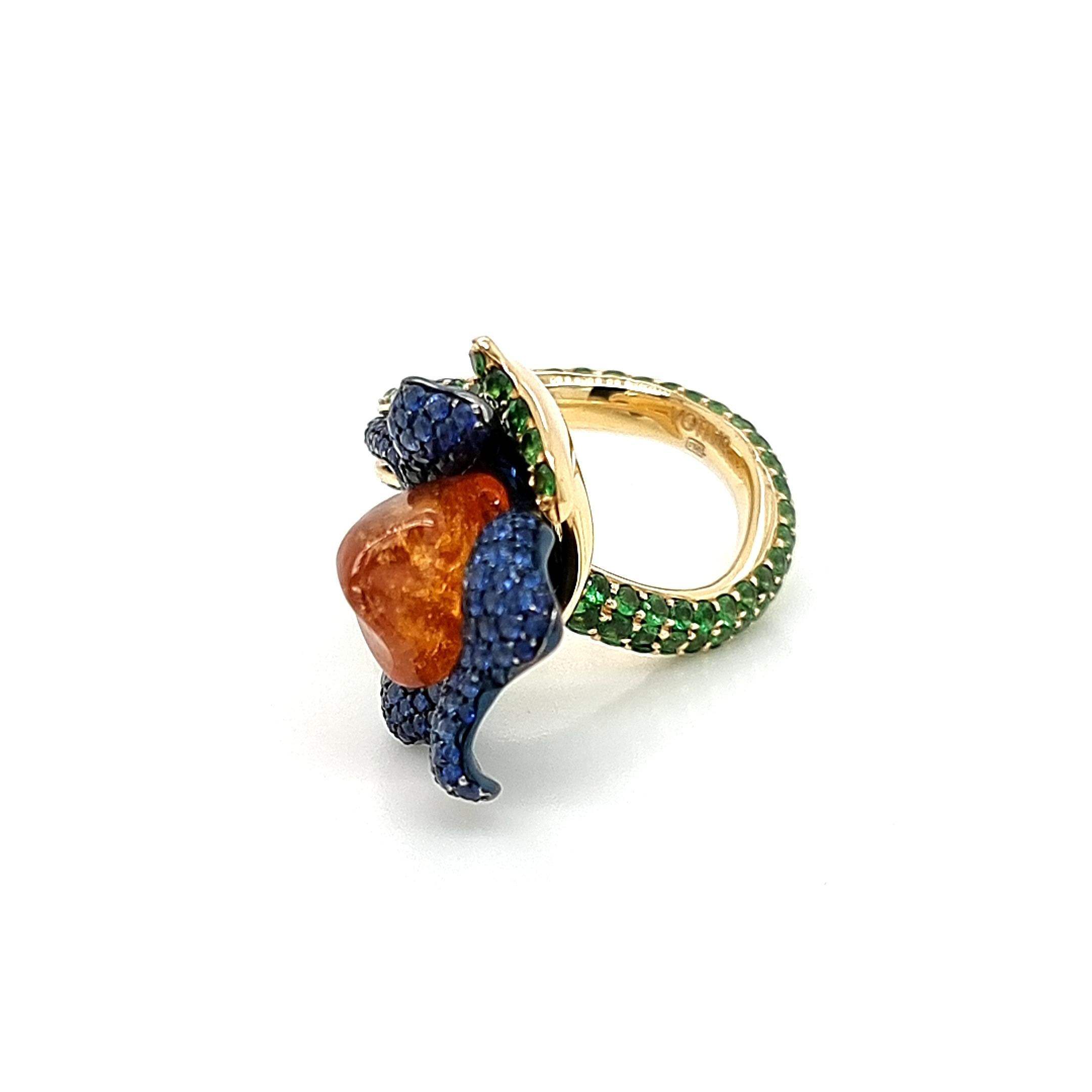 Round Cut 18K Yellow Gold Ring with Uncut Orange Garnet, Blue Sapphires and Tsavorites For Sale
