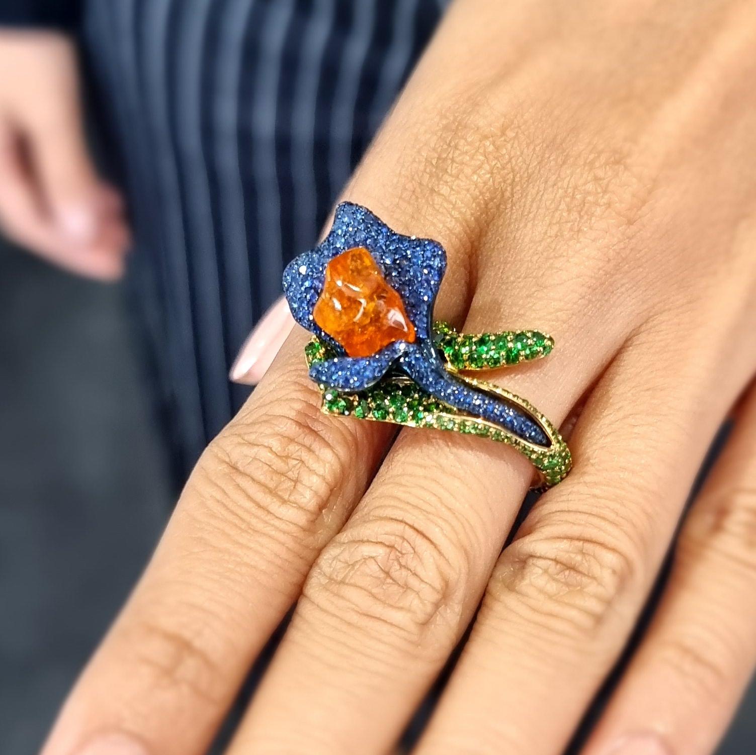 18K Yellow Gold Ring with Uncut Orange Garnet, Blue Sapphires and Tsavorites For Sale 2