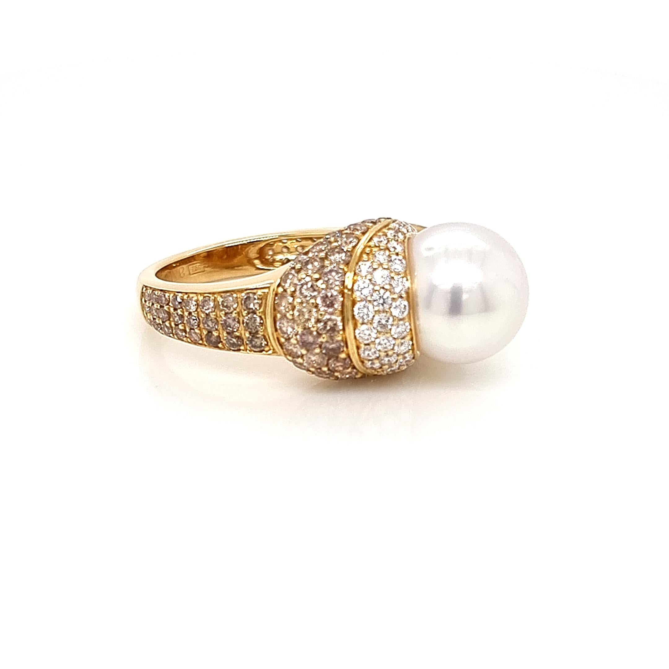 18K Yellow Gold Ring with White and Brown Diamonds, and South Sea Pearl In New Condition For Sale In ประเวศ, TH