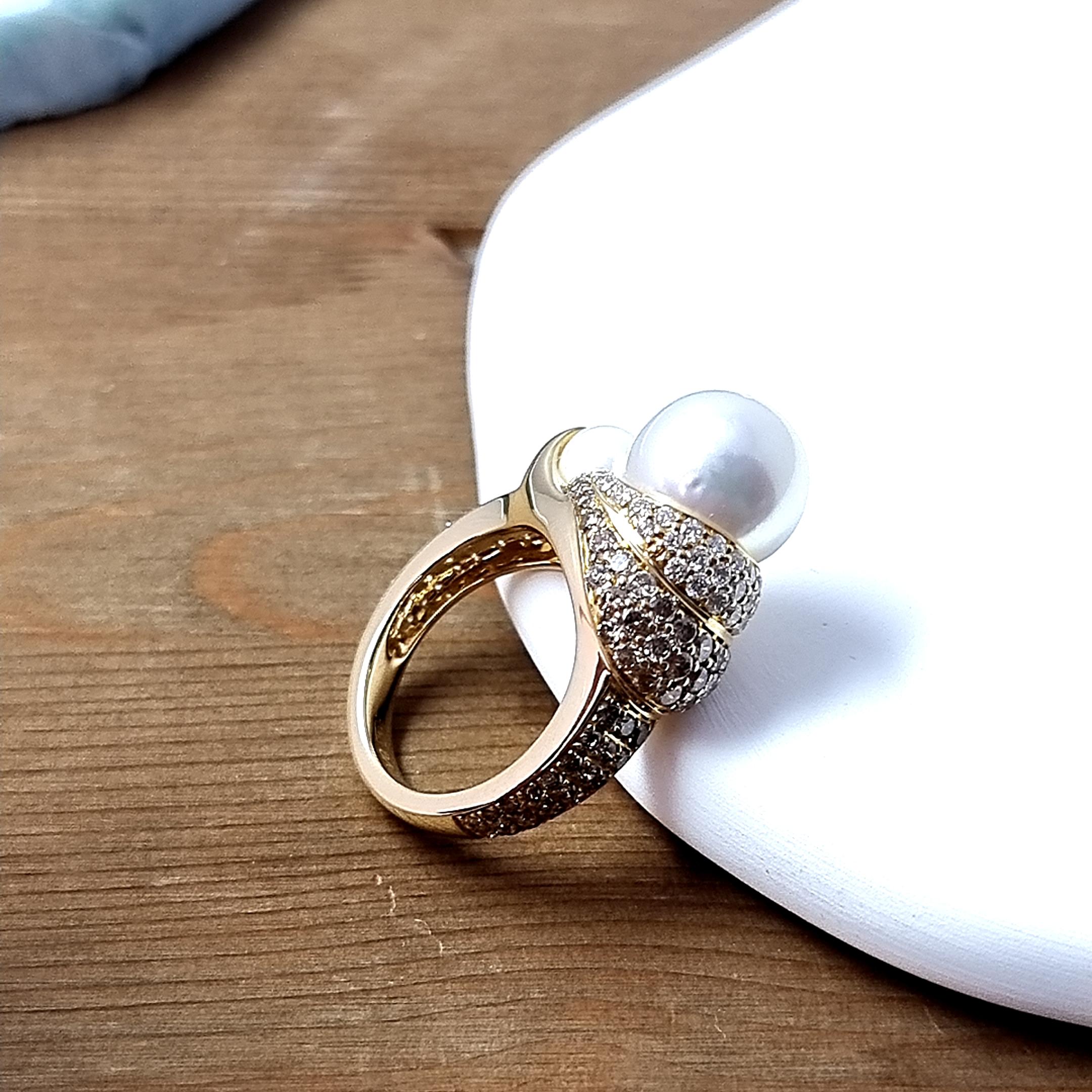 18K Yellow Gold Ring with White and Brown Diamonds, and South Sea Pearl For Sale 2