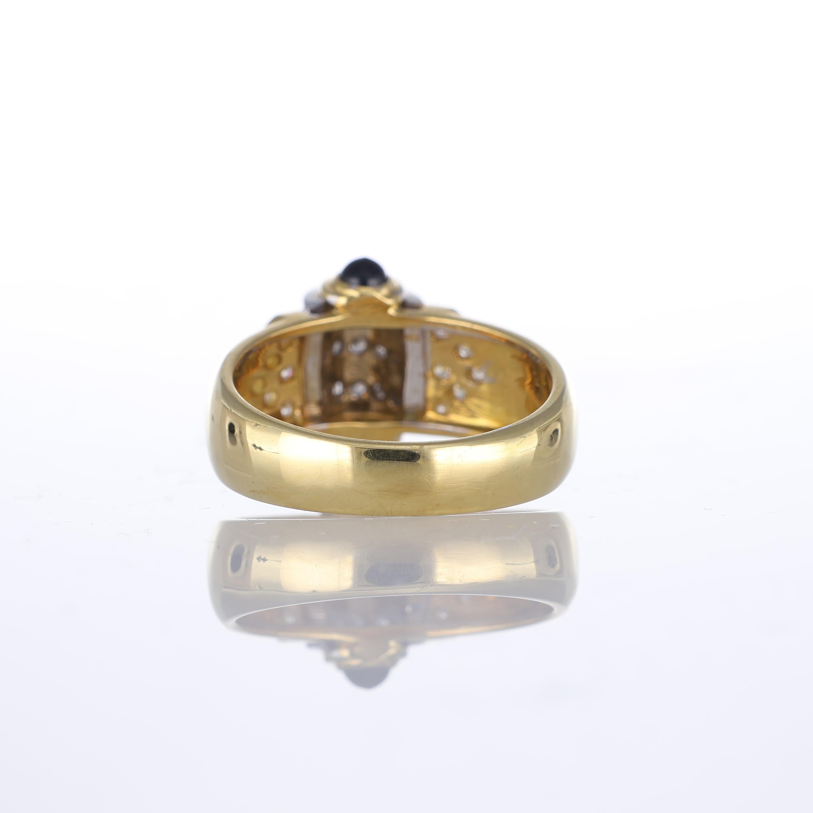 Women's or Men's 18k Yellow Gold Ring with White Gold Cylinder, Diamonds, and Sapphires For Sale