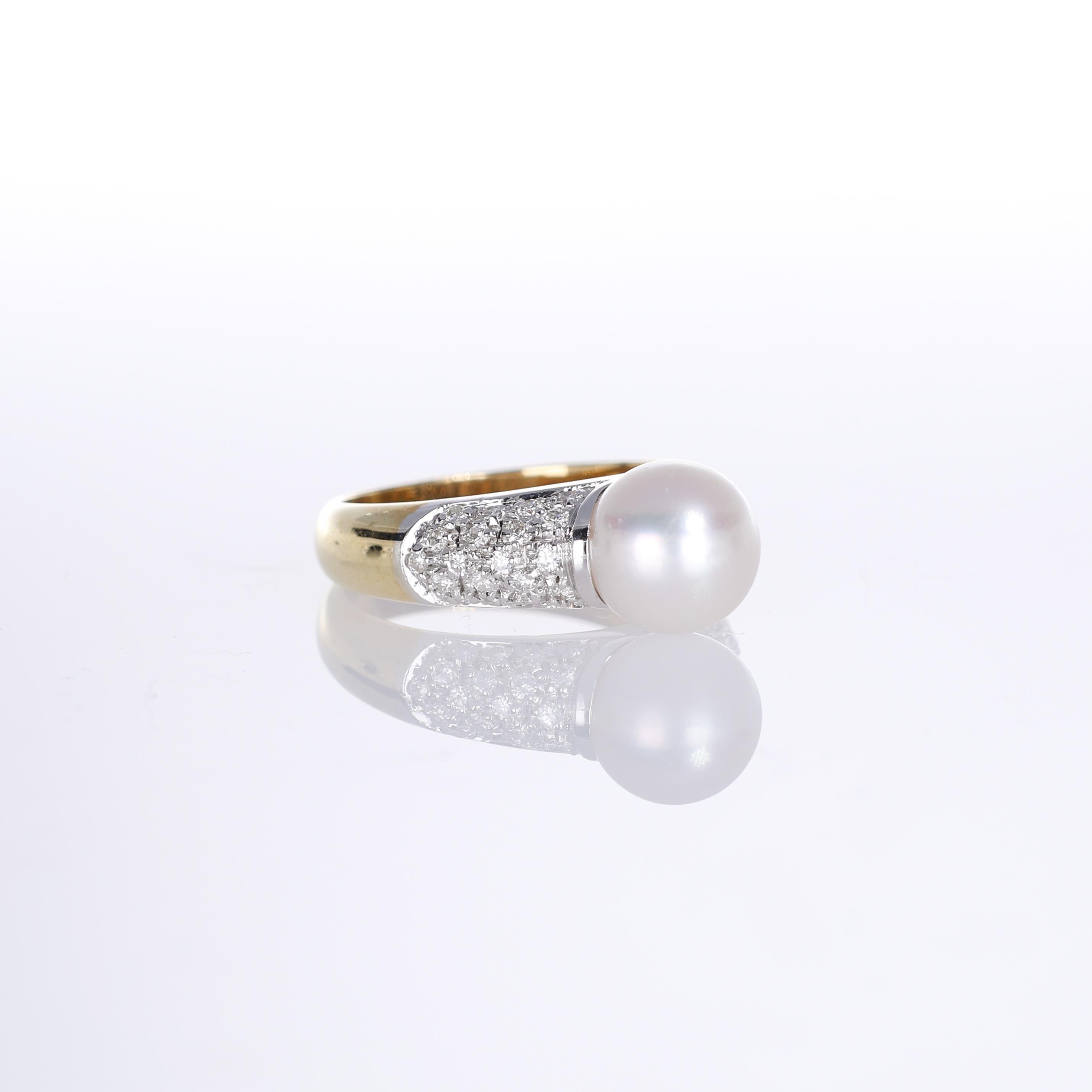 Brilliant Cut 18K Yellow Gold Ring with White Pearl and Pavé Diamond Accents For Sale