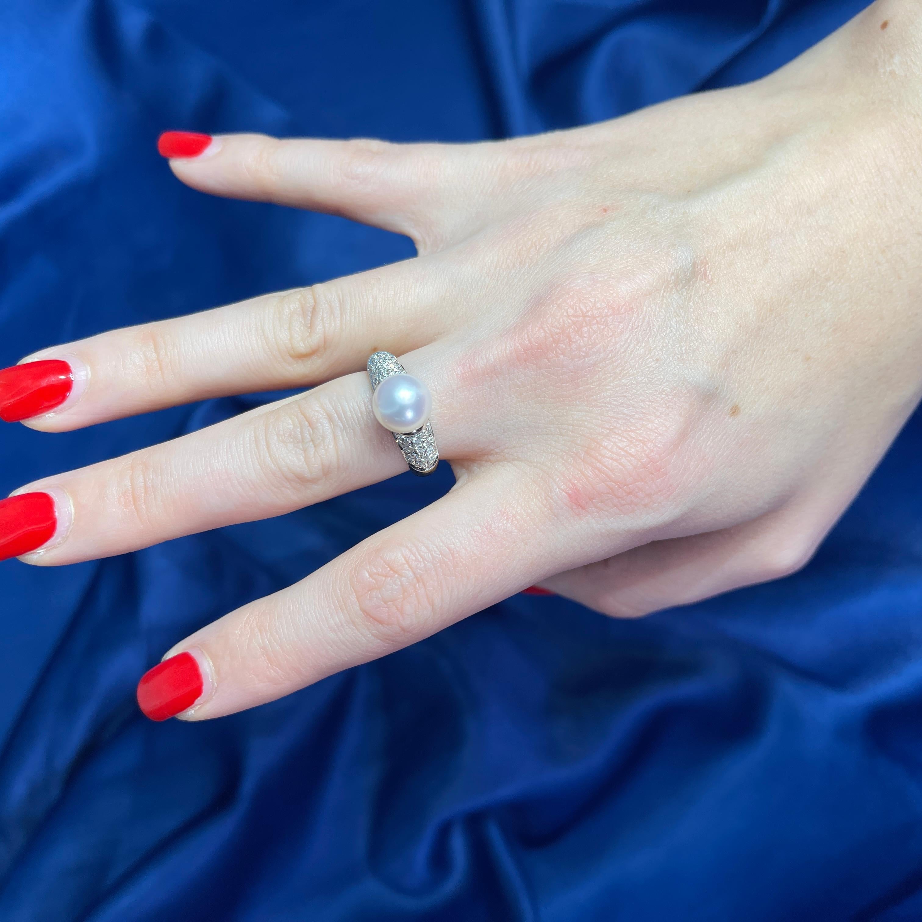 18K Yellow Gold Ring with White Pearl and Pavé Diamond Accents For Sale 1