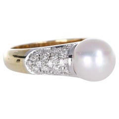 18K Yellow Gold Ring with White Pearl and Pavé Diamond Accents