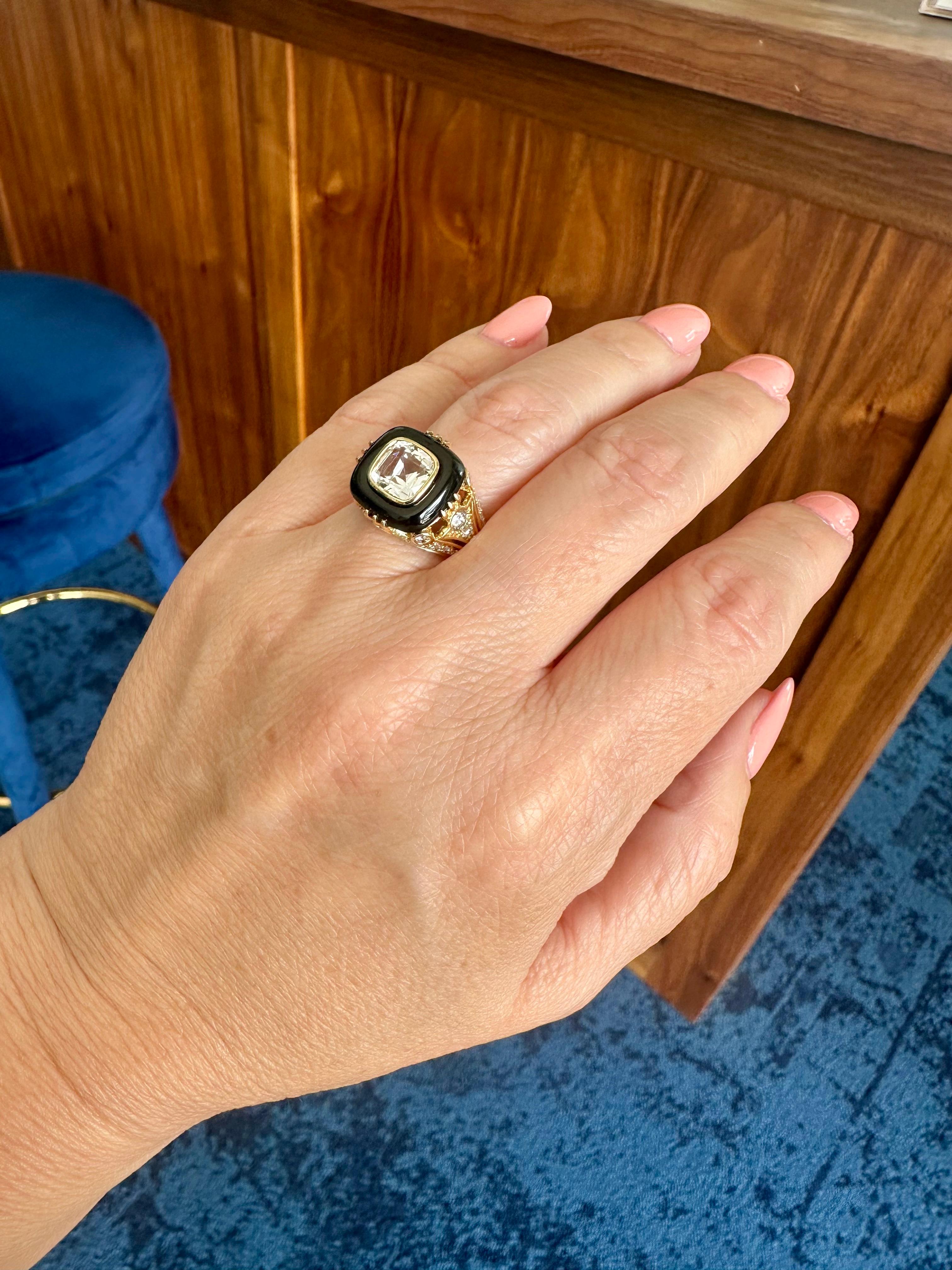 Crafted in 18K yellow gold, this Mogul Ring by Syna features a striking combination of rock crystal (approx. 1.2 ctw), black onyx (approx. 2.7 ctw), and diamonds (approx. 0.90 ctw). Bold yet refined, it reflects Syna’s signature style of blending