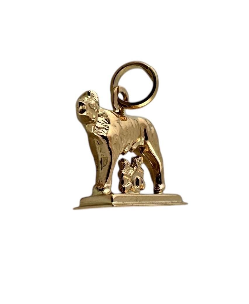 18K Yellow Gold Romulus and Remus Wolf of Rome Charm #19622 In Good Condition In Washington Depot, CT