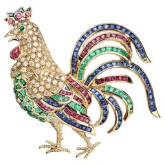 Broche Gallo de Oro Amarillo de 18k con Piedras Preciosas y Detalles de Diamantes