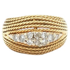 Anillo «Bombe» de oro amarillo de 18 quilates con diseño trenzado y fila central de diamantes en pavé