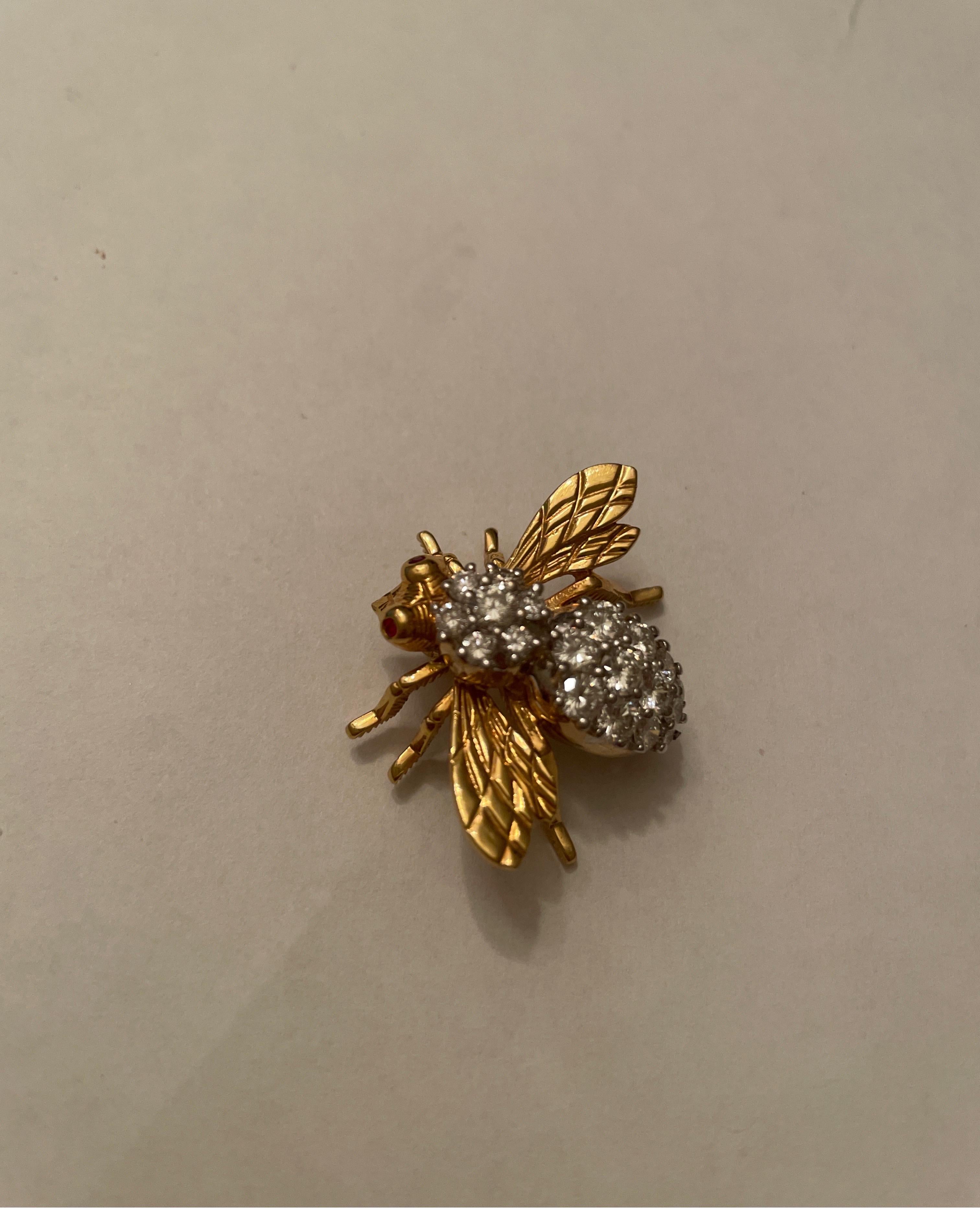 Contemporary 18 Karat Yellow Gold Rosenthal Diamond Bee Pin For Sale