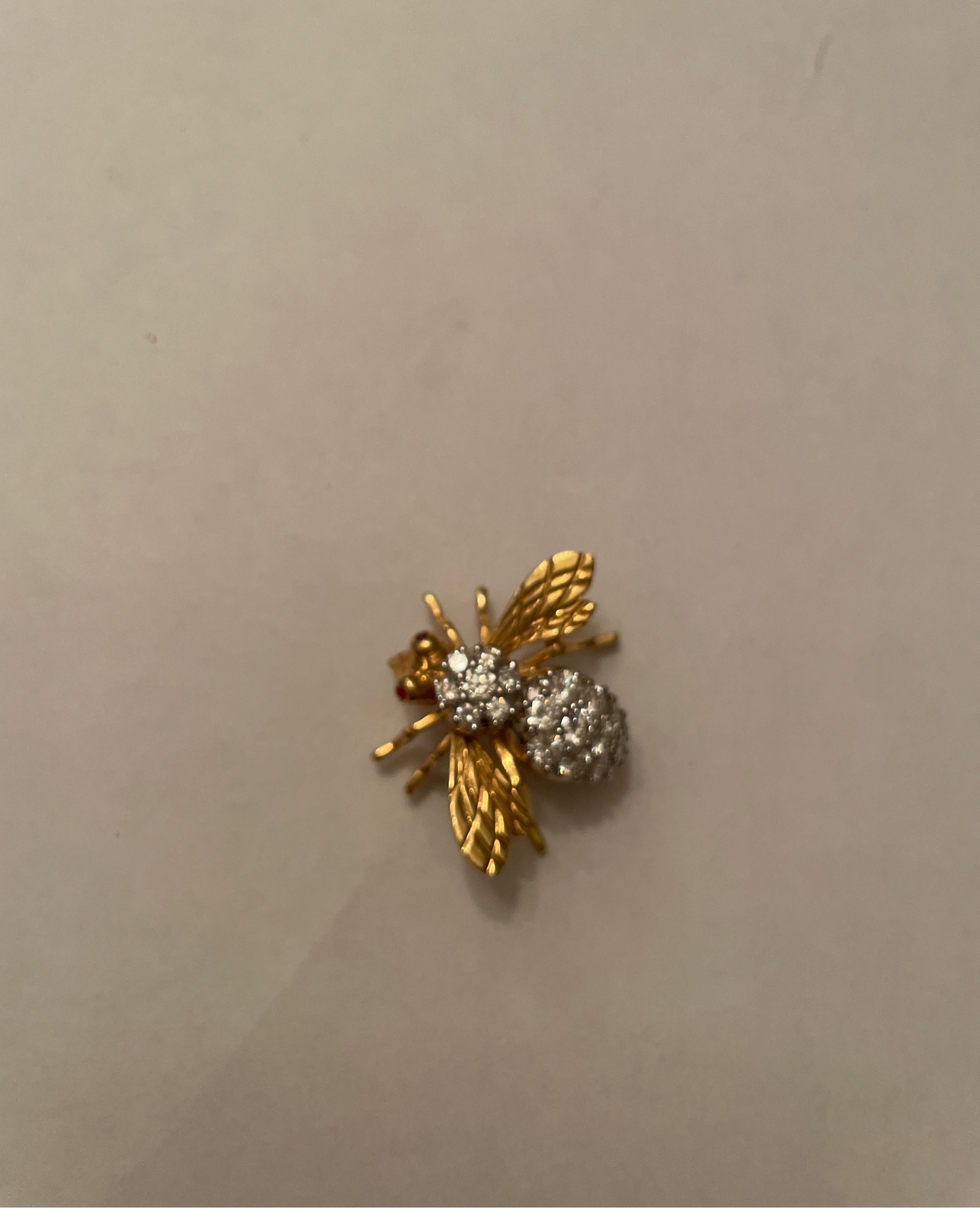 18 Karat Yellow Gold Rosenthal Diamond Bee Pin In New Condition For Sale In Chicago, IL