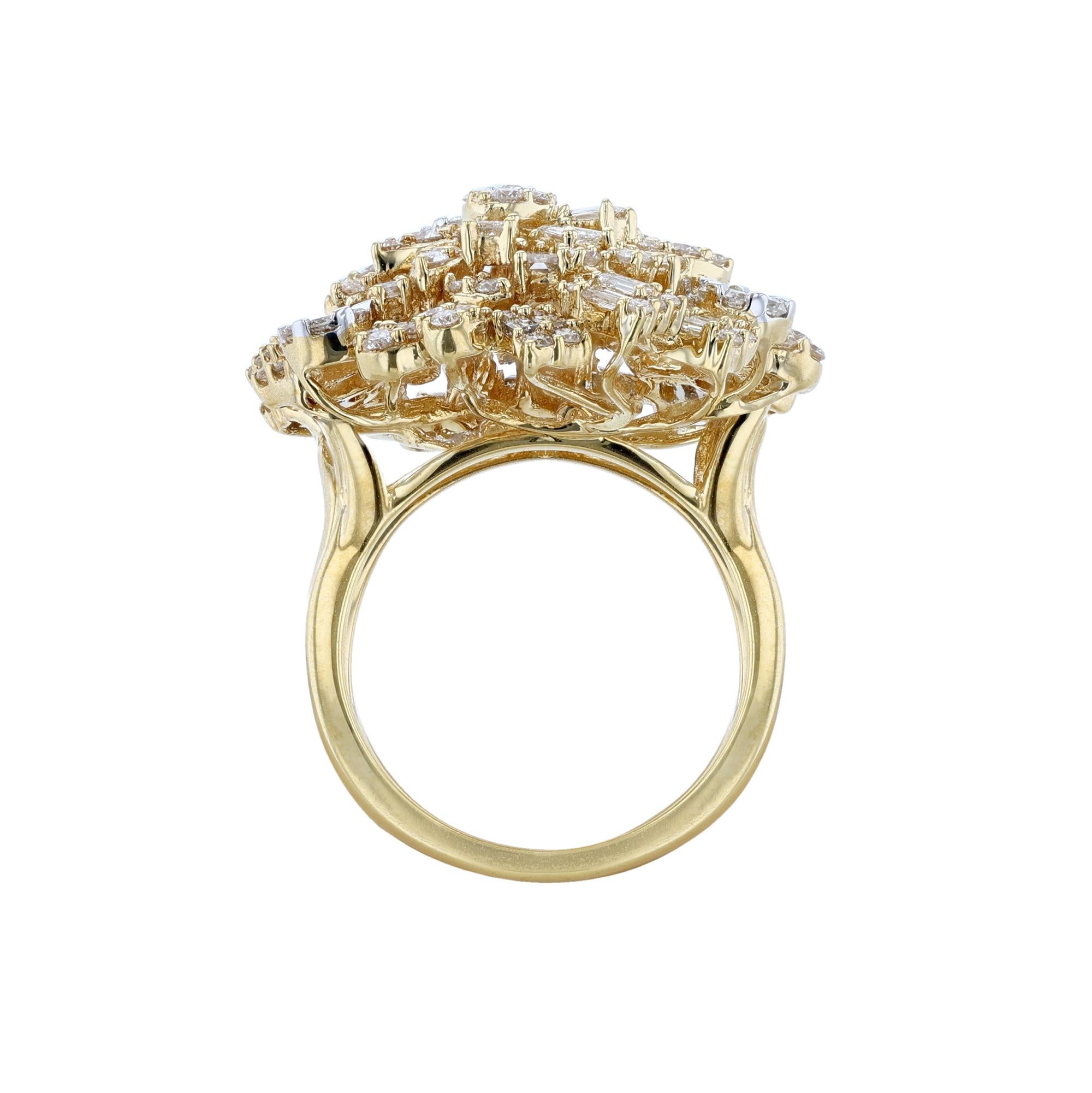 Round Cut 18K Yellow Gold Round Baguette Diamond Cocktail Ring, 2.81ct For Sale