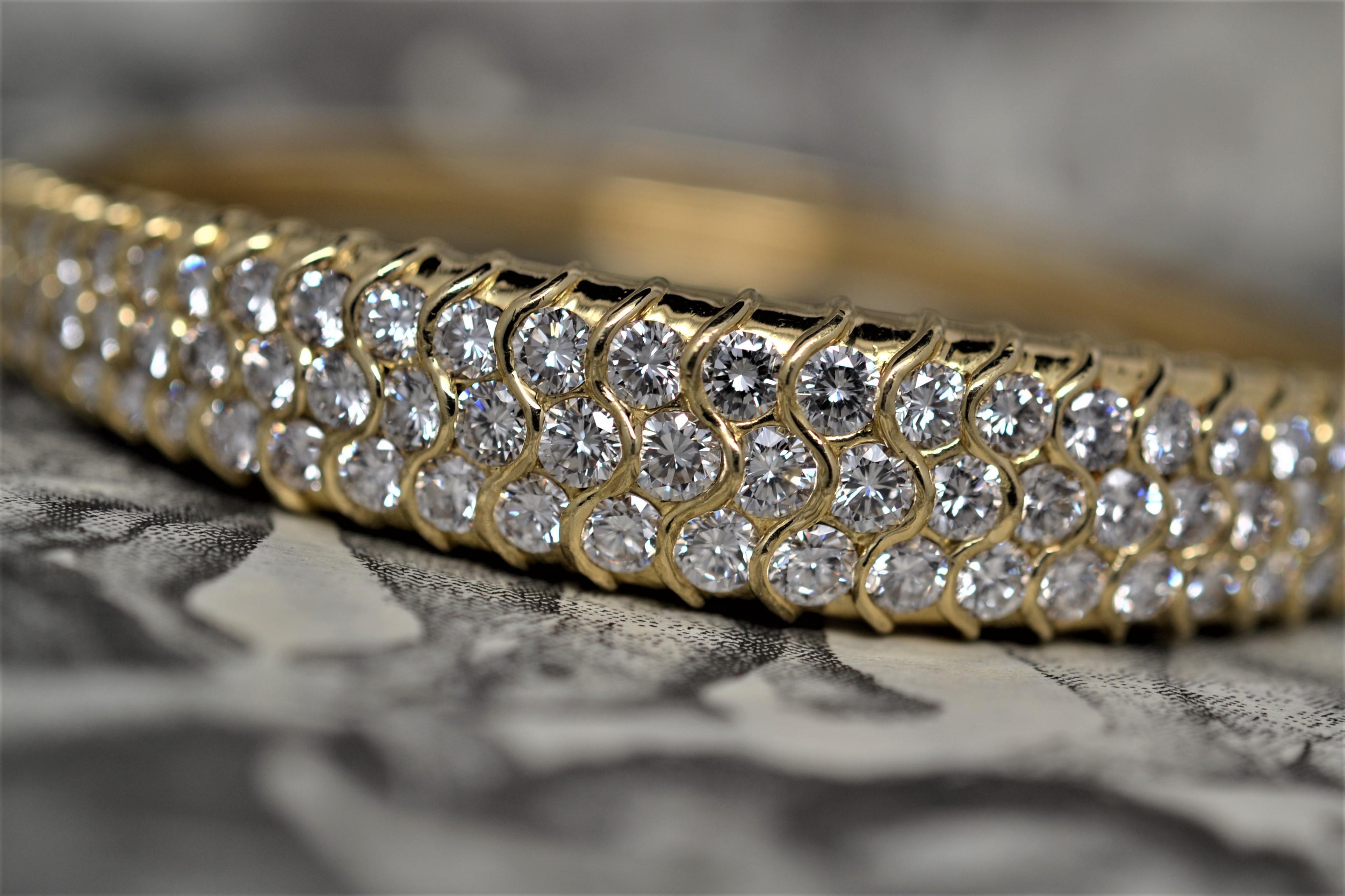 18k Yellow Gold & Round Brilliant Cut Diamond Bangle Bracelet, 5.54 Carats For Sale 6