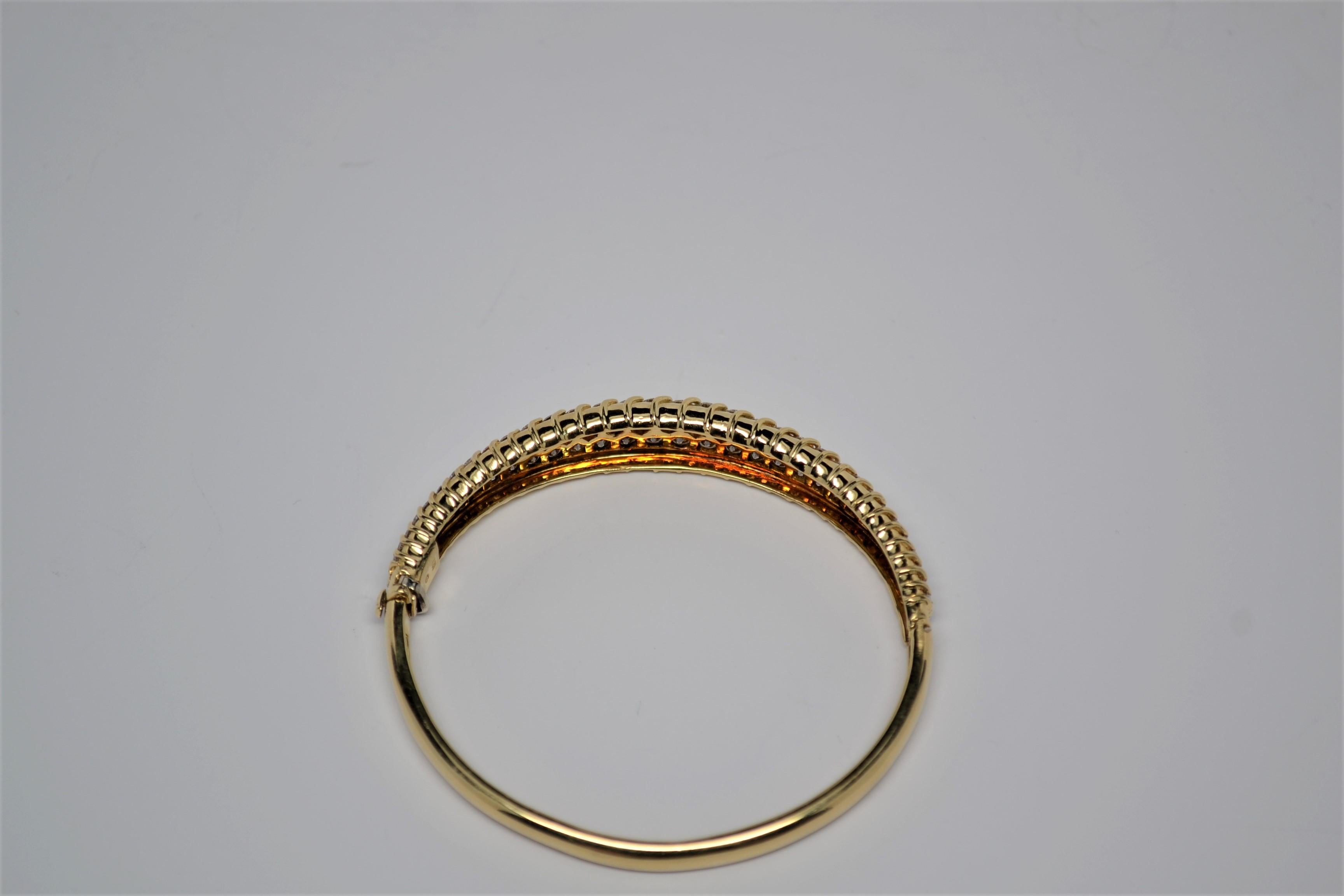 Women's 18k Yellow Gold & Round Brilliant Cut Diamond Bangle Bracelet, 5.54 Carats For Sale