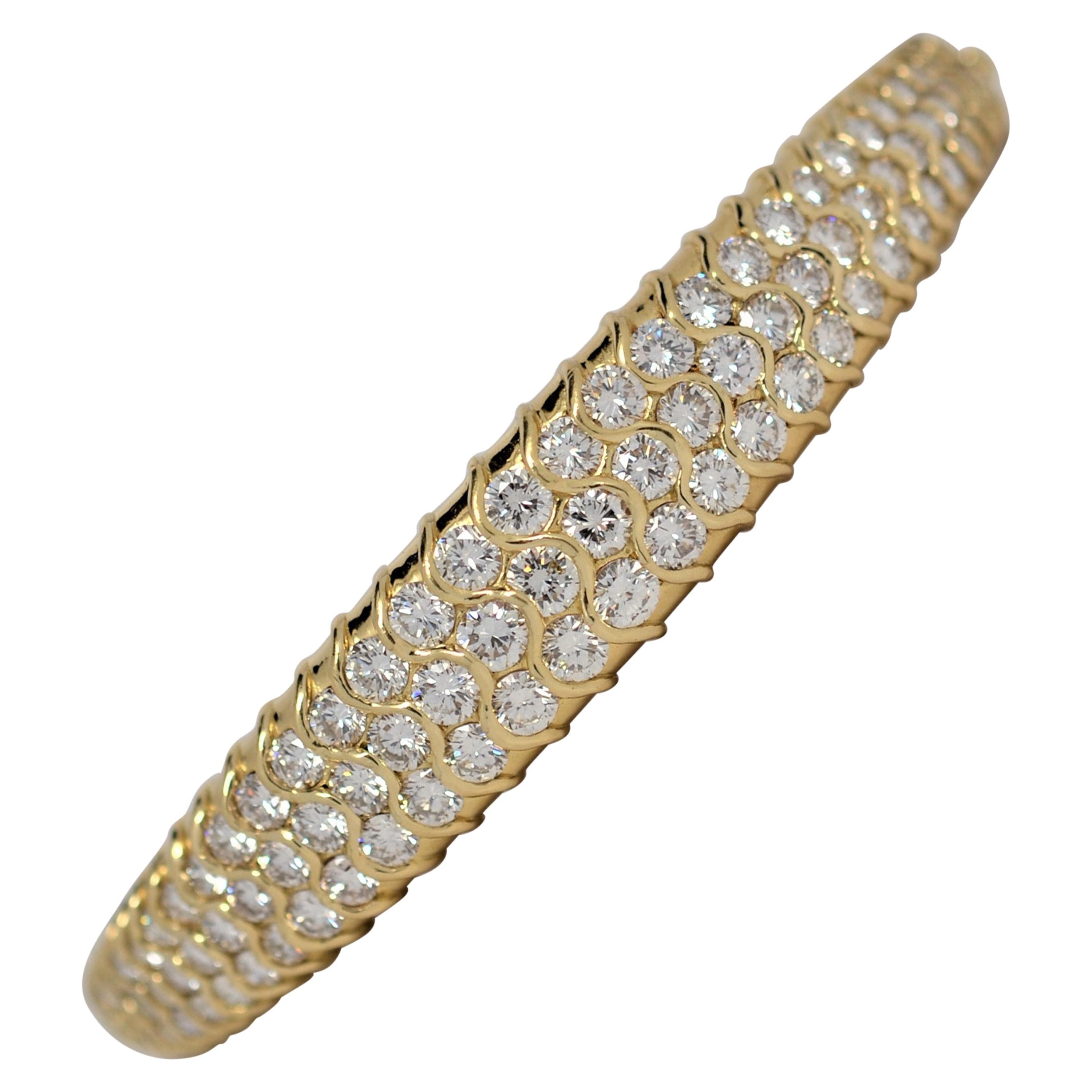 18k Yellow Gold & Round Brilliant Cut Diamond Bangle Bracelet, 5.54 Carats For Sale