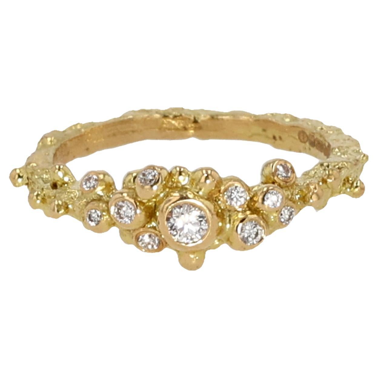 18K Yellow Gold Round Brilliant Cut Diamond Cluster Ring. Size 6