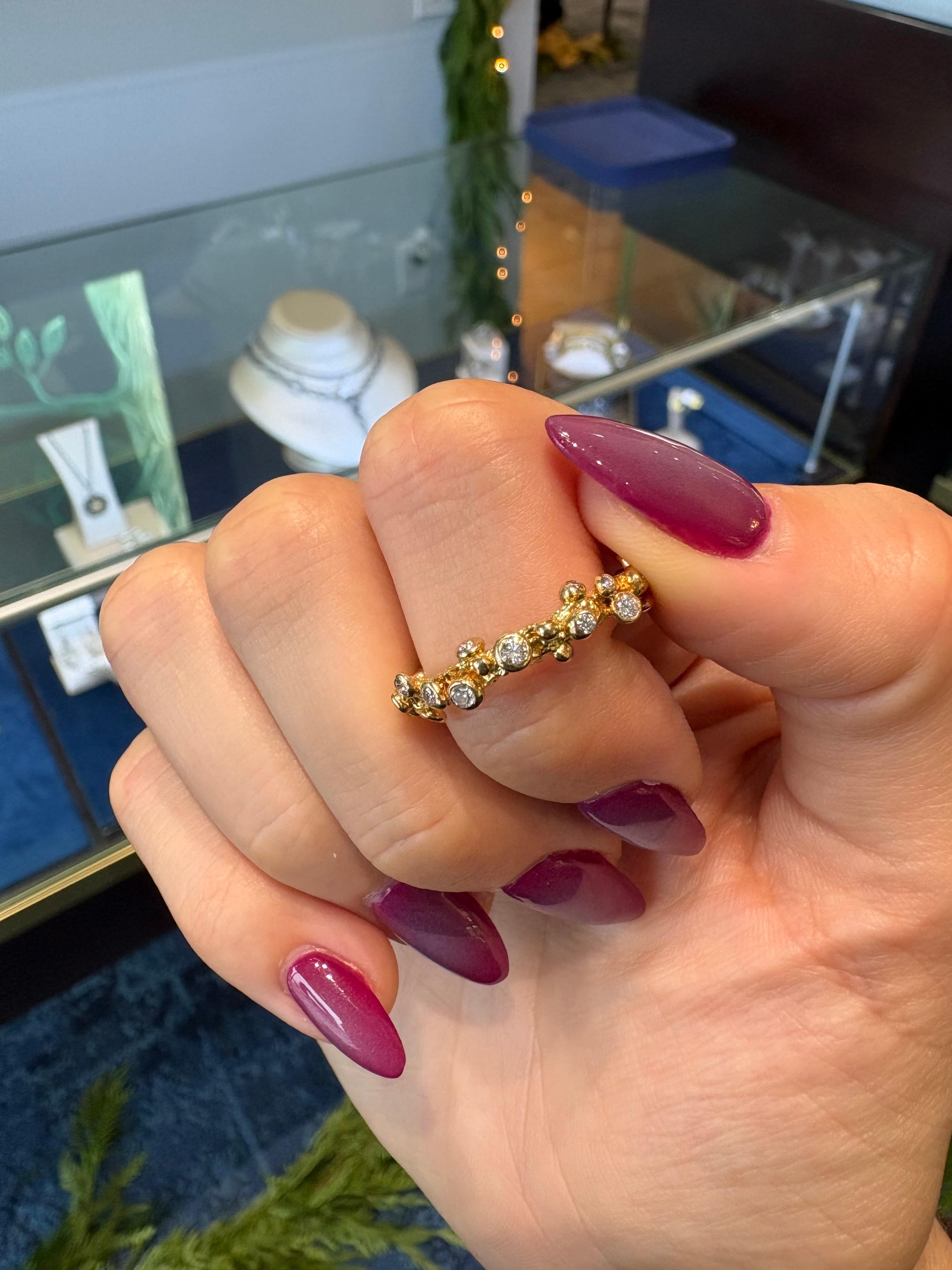 Estetismo 18K Yellow Gold Round Brilliant Cut Diamond Cluster Ring. Size 6.5 in vendita