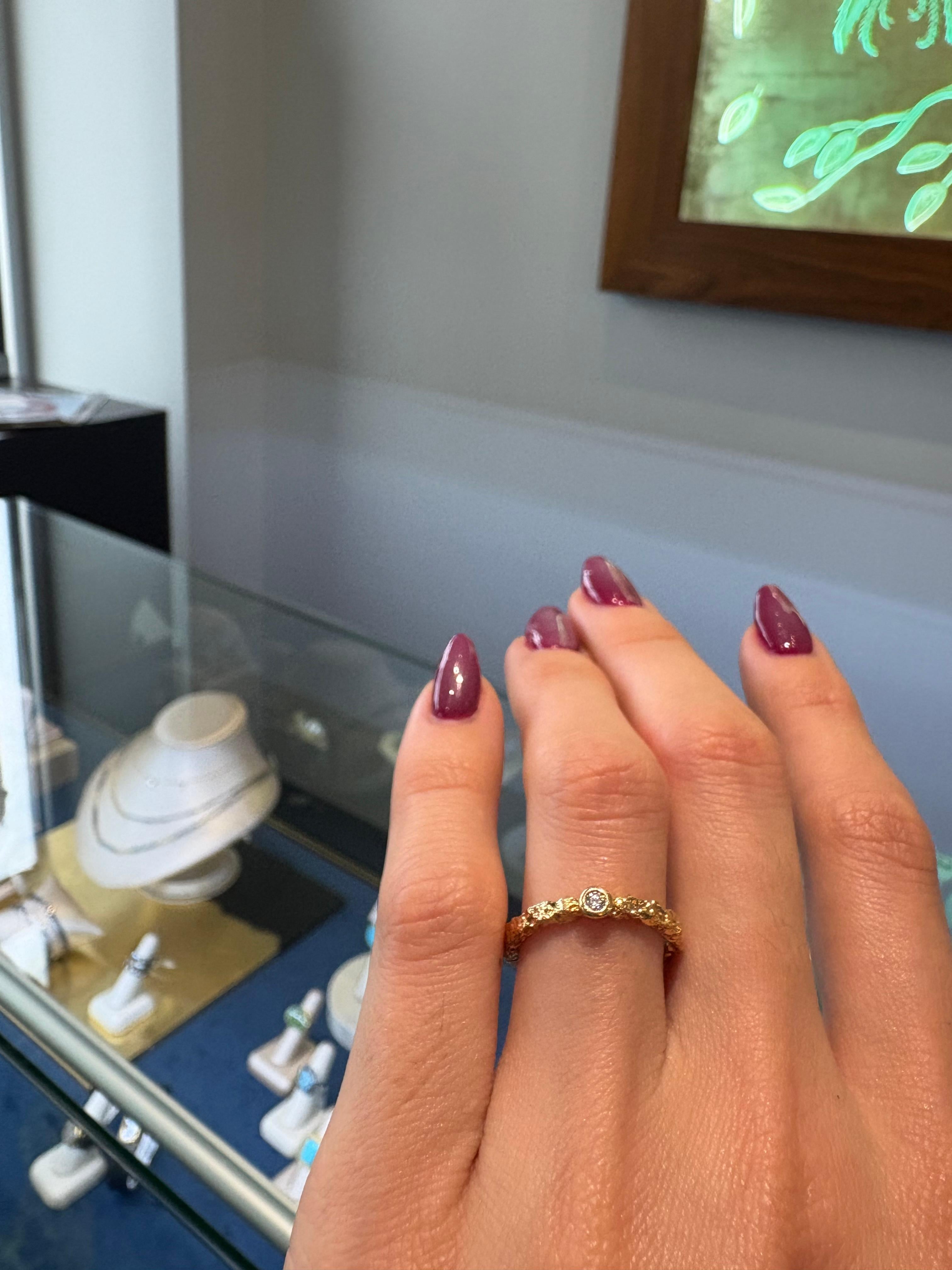 18K Gelbgold Runder Diamantring mit Brillantschliff. Größe 6 im Zustand „Neu“ im Angebot in Virginia Beach, VA