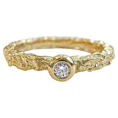 18K Yellow Gold Round Brilliant Cut Diamond Ring. Size 6