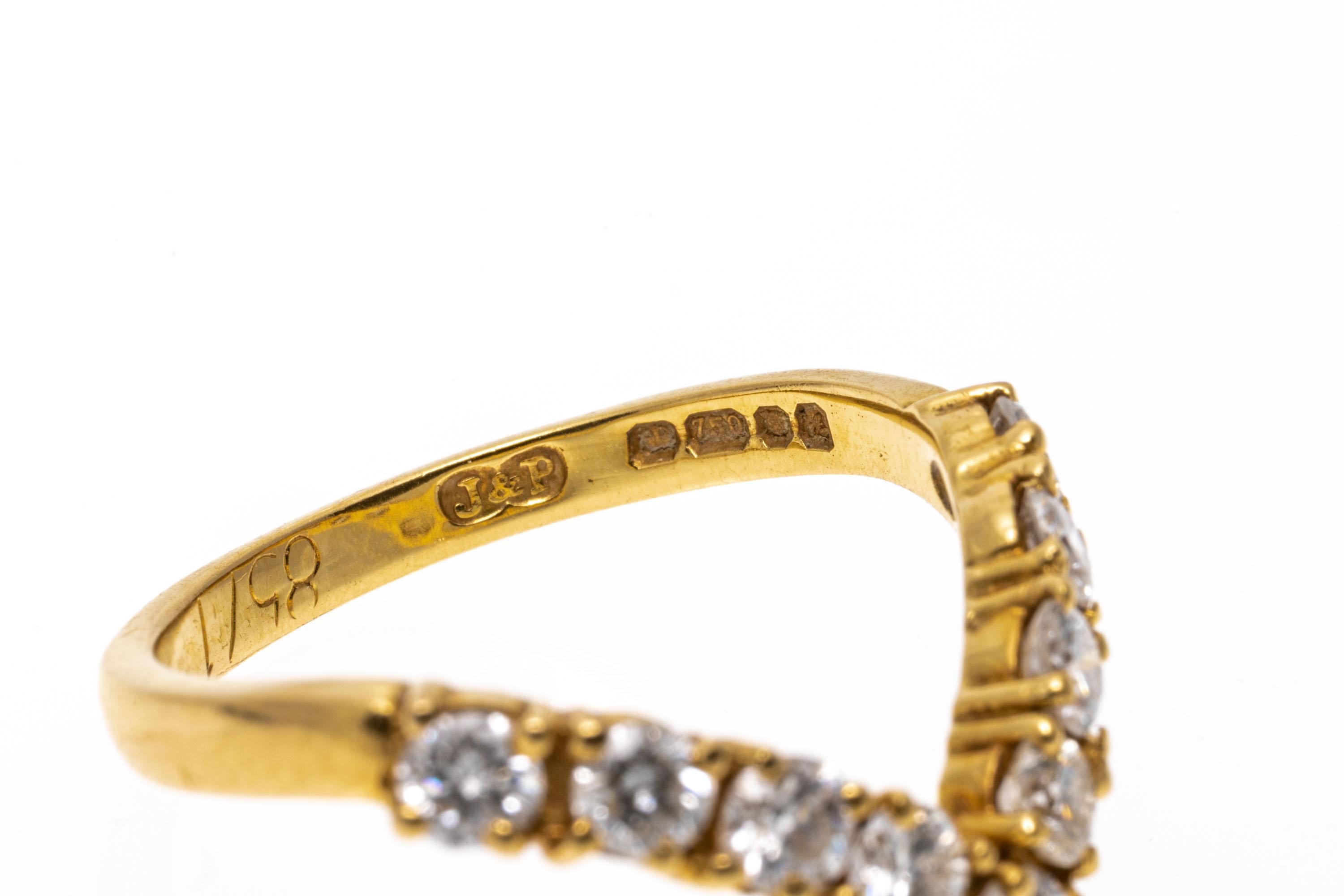 Bague à anneau « v » en or jaune 18 carats avec diamants ronds brillants Bon état à Southport, CT