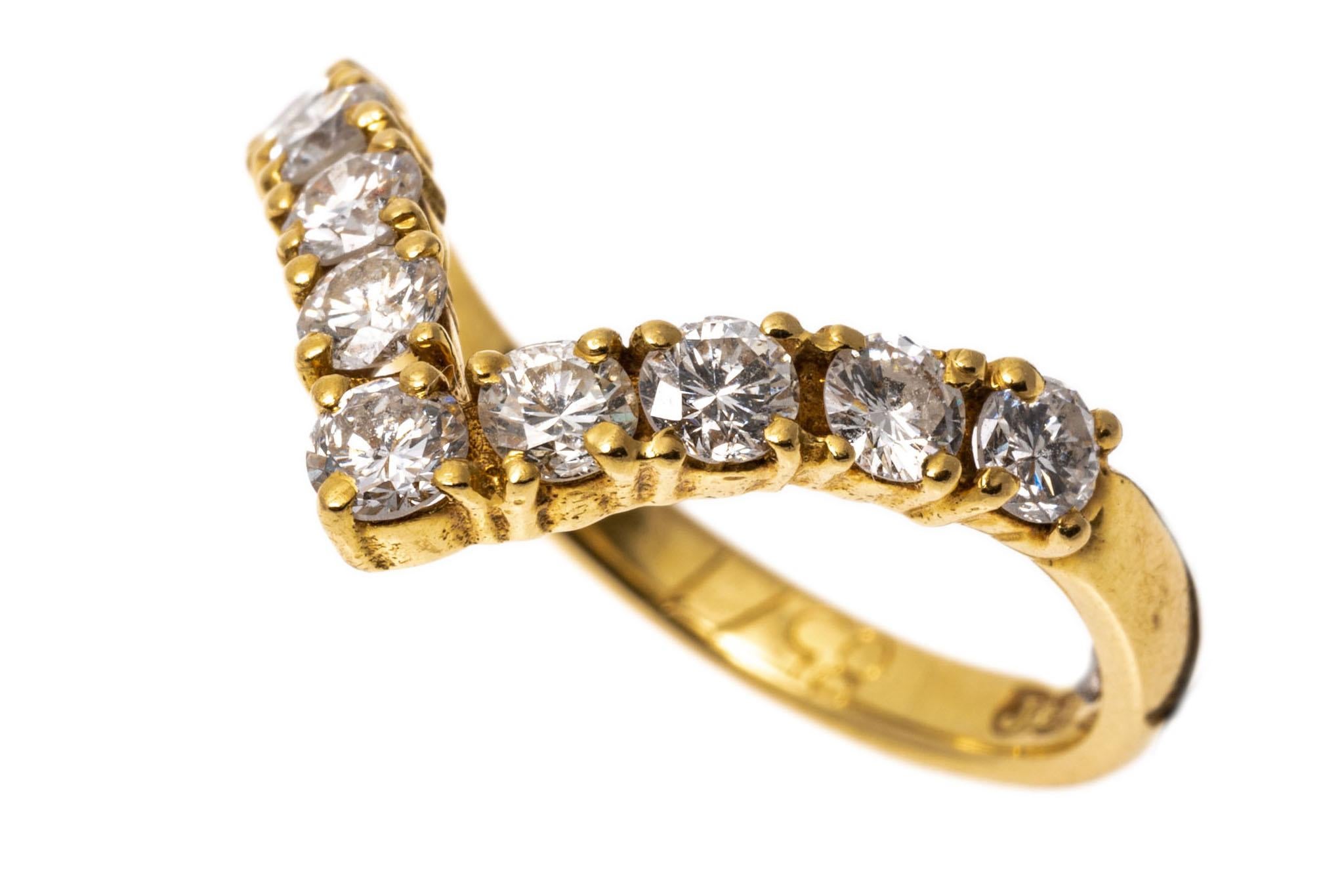 Bague à anneau « v » en or jaune 18 carats avec diamants ronds brillants 1
